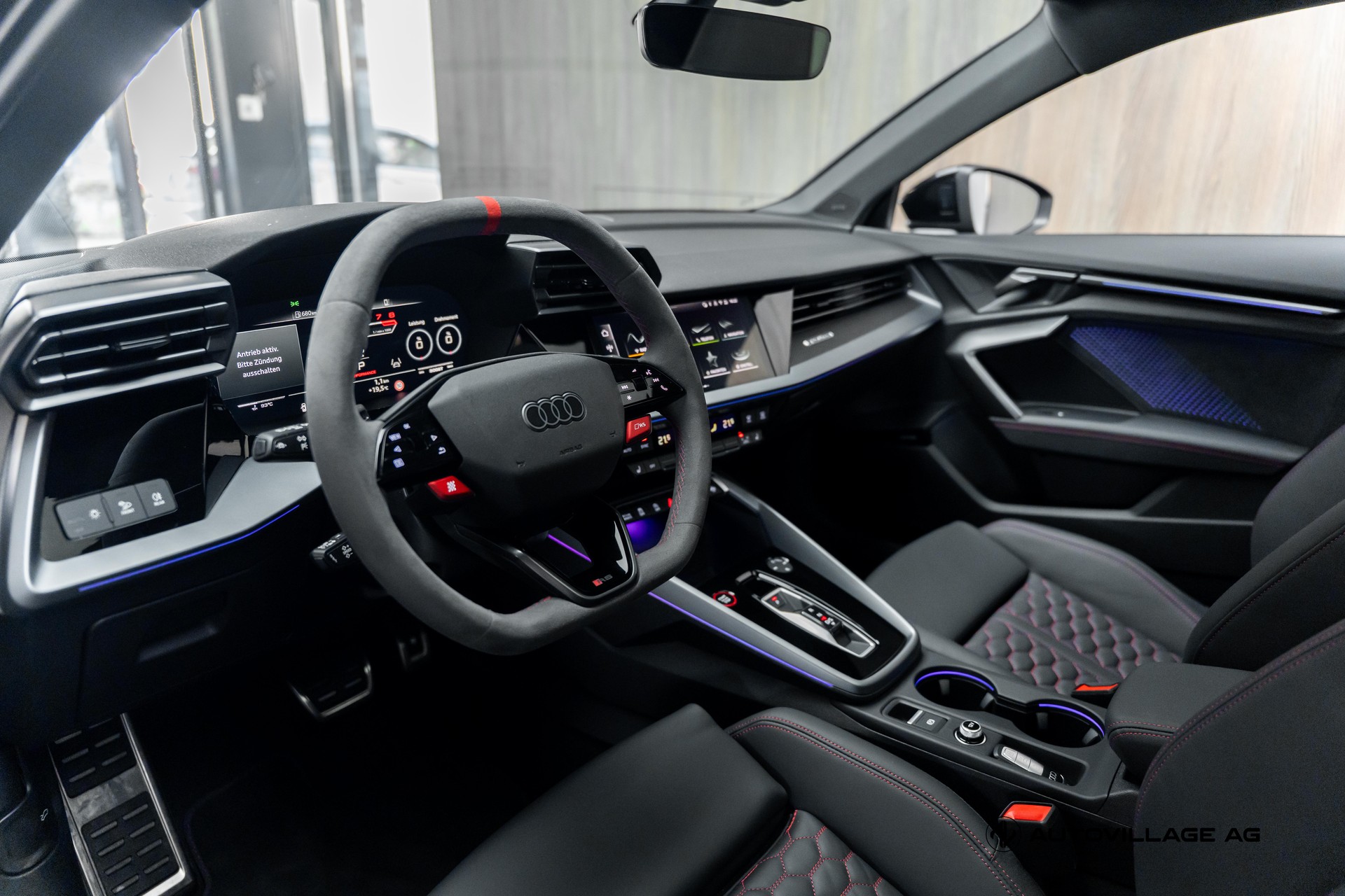 AUDI RS3 Sportback 2.5 TSI quattro S-tronic | All Black | Werksgarantie bis 2031-showroom-element-3