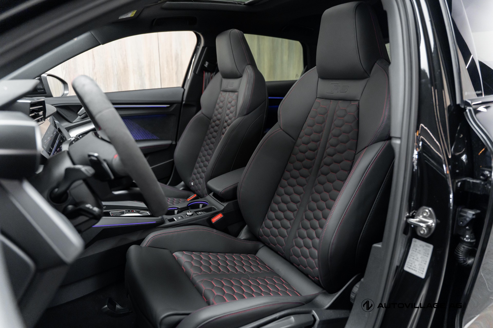 AUDI RS3 Sportback 2.5 TSI quattro S-tronic | All Black | Werksgarantie bis 2031-image-5