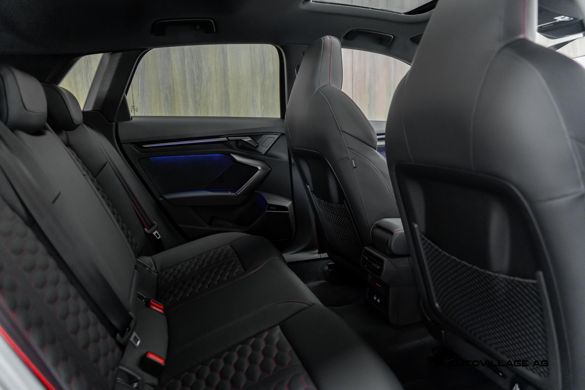 AUDI RS3 Sportback 2.5 TSI quattro S-tronic | All Black | Werksgarantie bis 2031-image-9