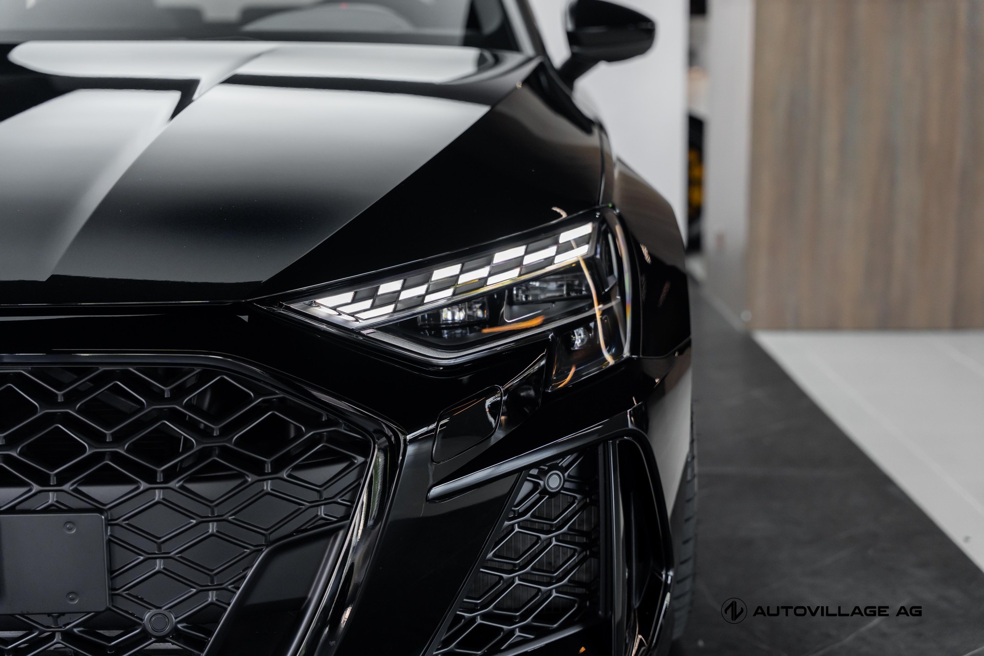 AUDI RS3 Sportback 2.5 TSI quattro S-tronic | All Black | Werksgarantie bis 2031-image-26