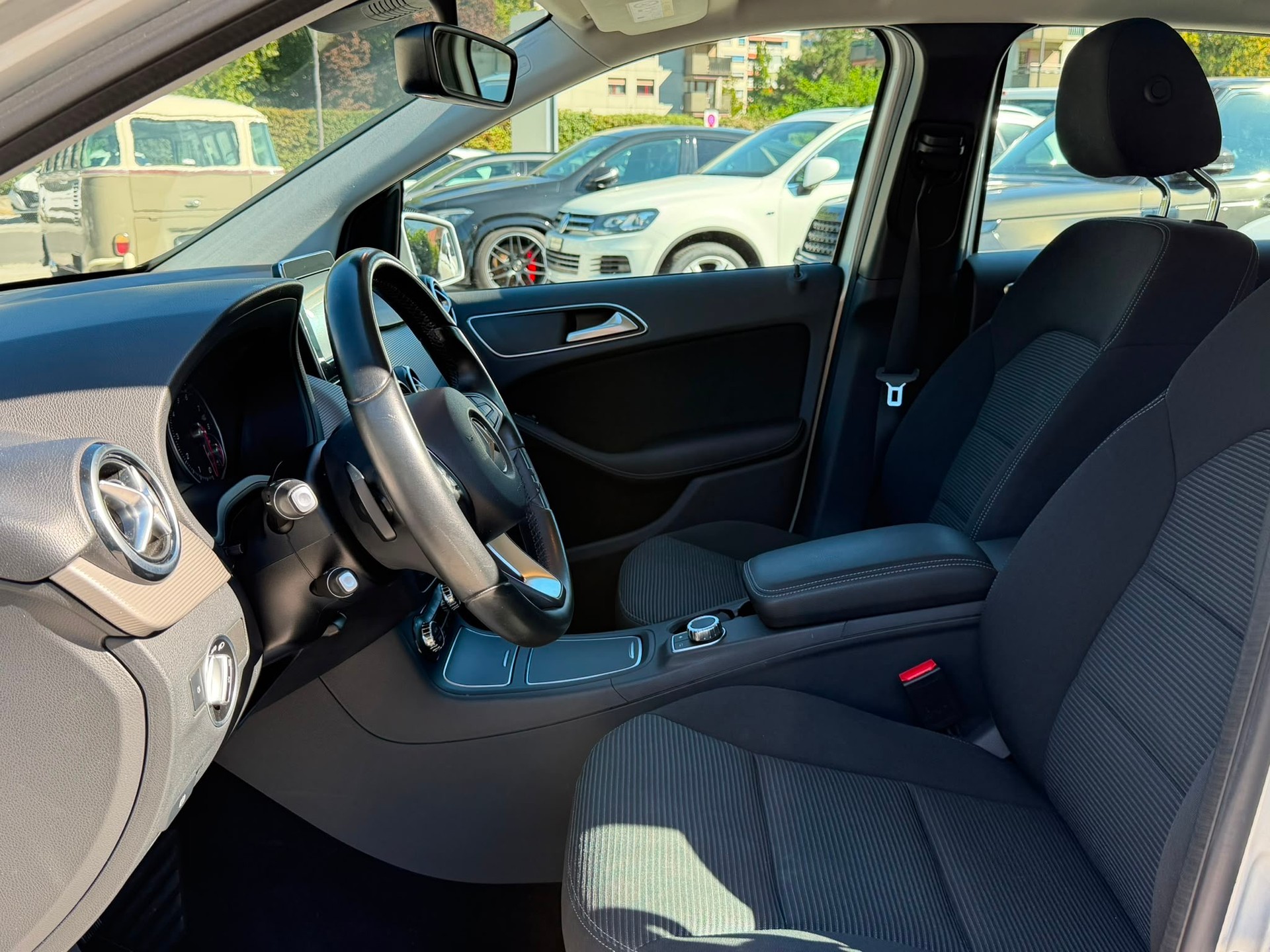 MERCEDES-BENZ B 220 Urban 4Matic 7G-DCT-image-15