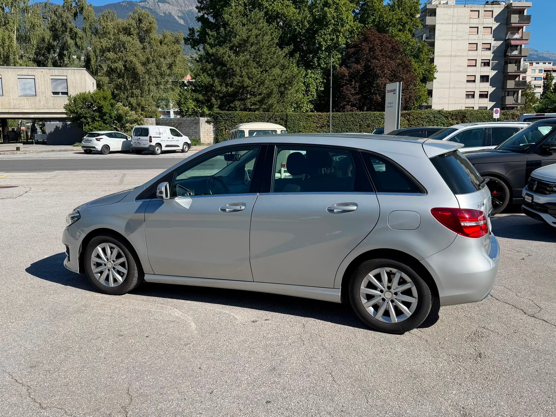 MERCEDES-BENZ B 220 Urban 4Matic 7G-DCT-image-6