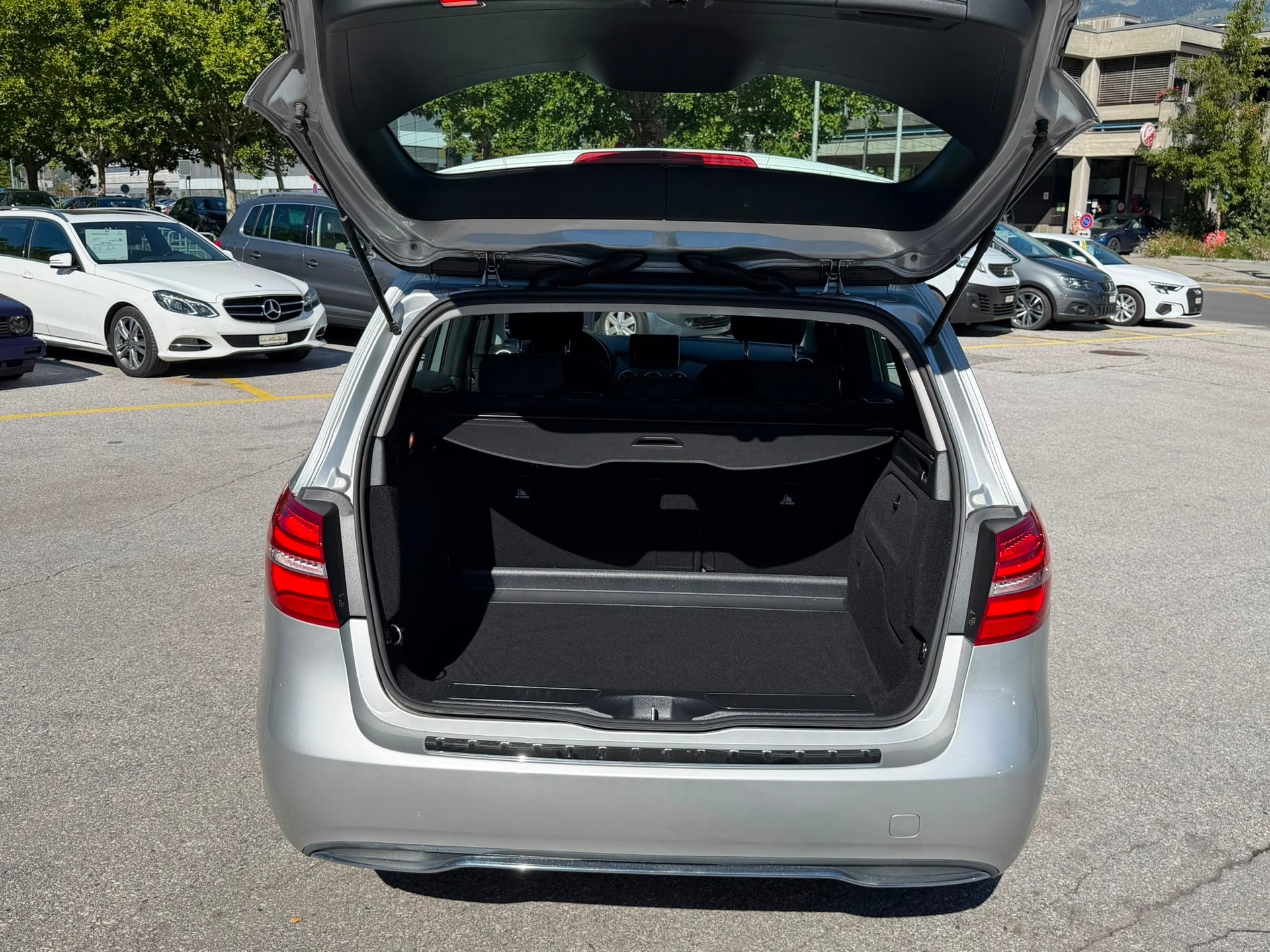 MERCEDES-BENZ B 220 Urban 4Matic 7G-DCT-image-12