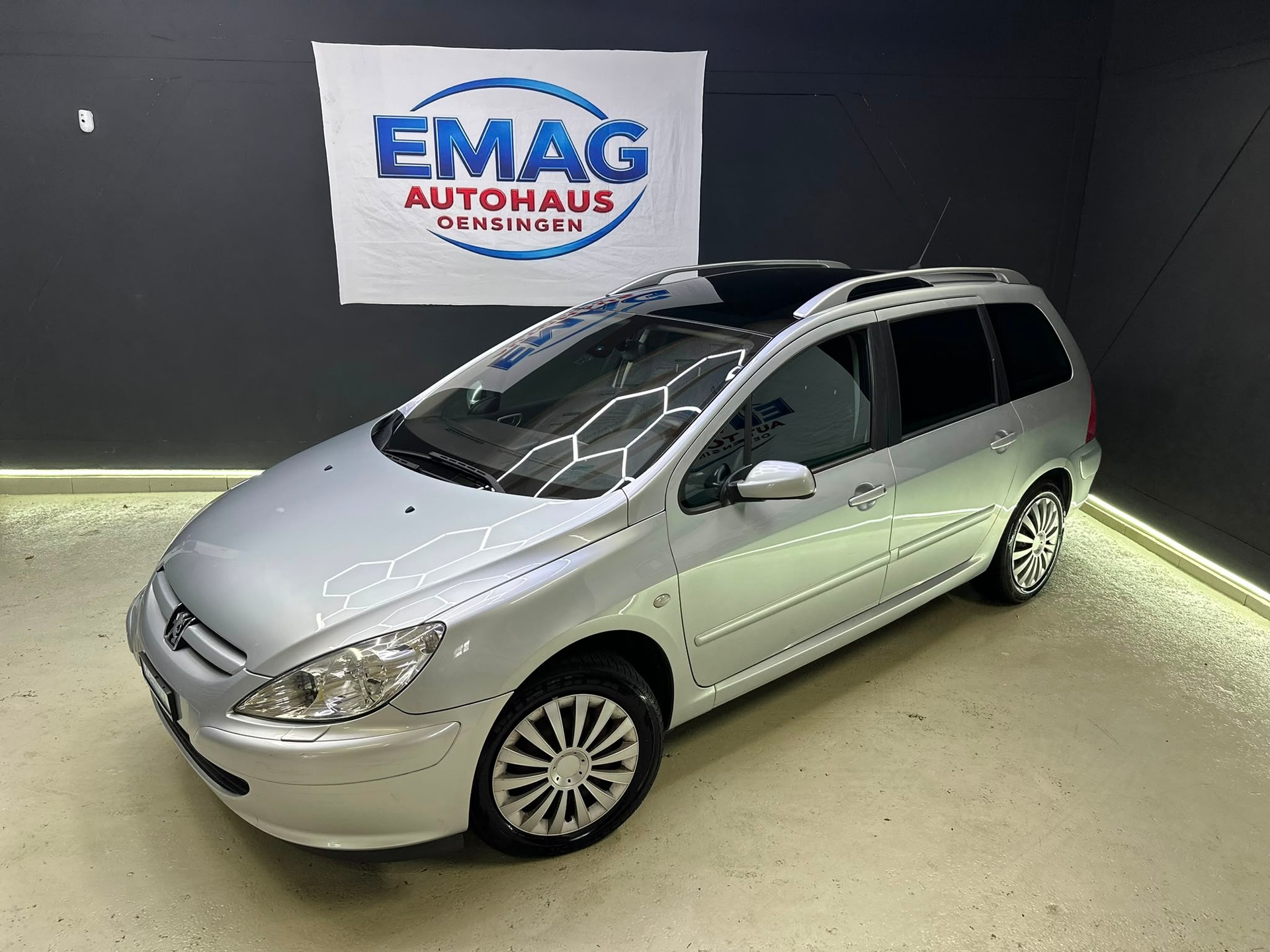 PEUGEOT 307 SW 2.0 16V Premium-image-3