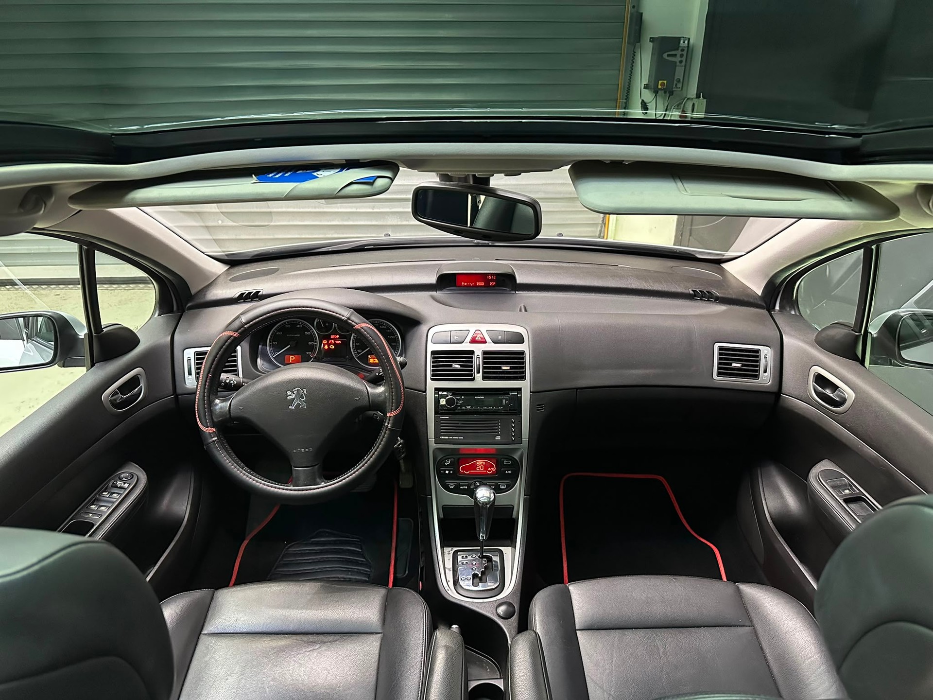 PEUGEOT 307 SW 2.0 16V Premium-image-14