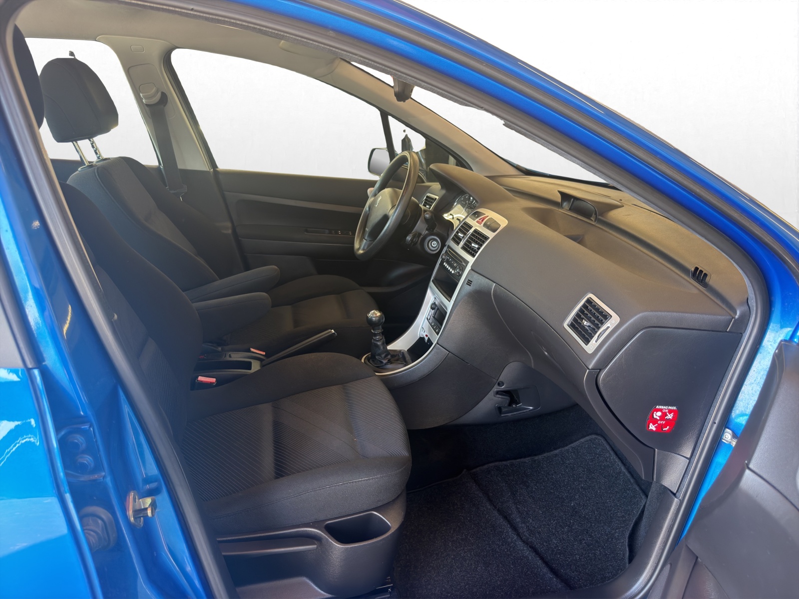 PEUGEOT 307 2.0 HDI XS-image-13