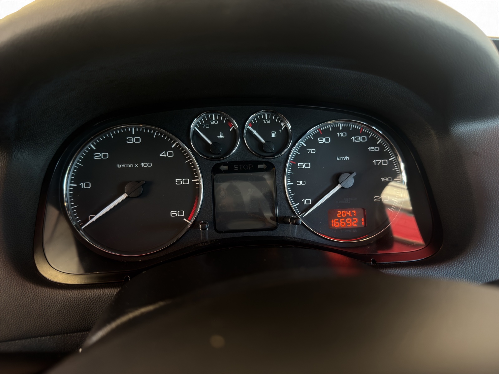PEUGEOT 307 2.0 HDI XS-image-10