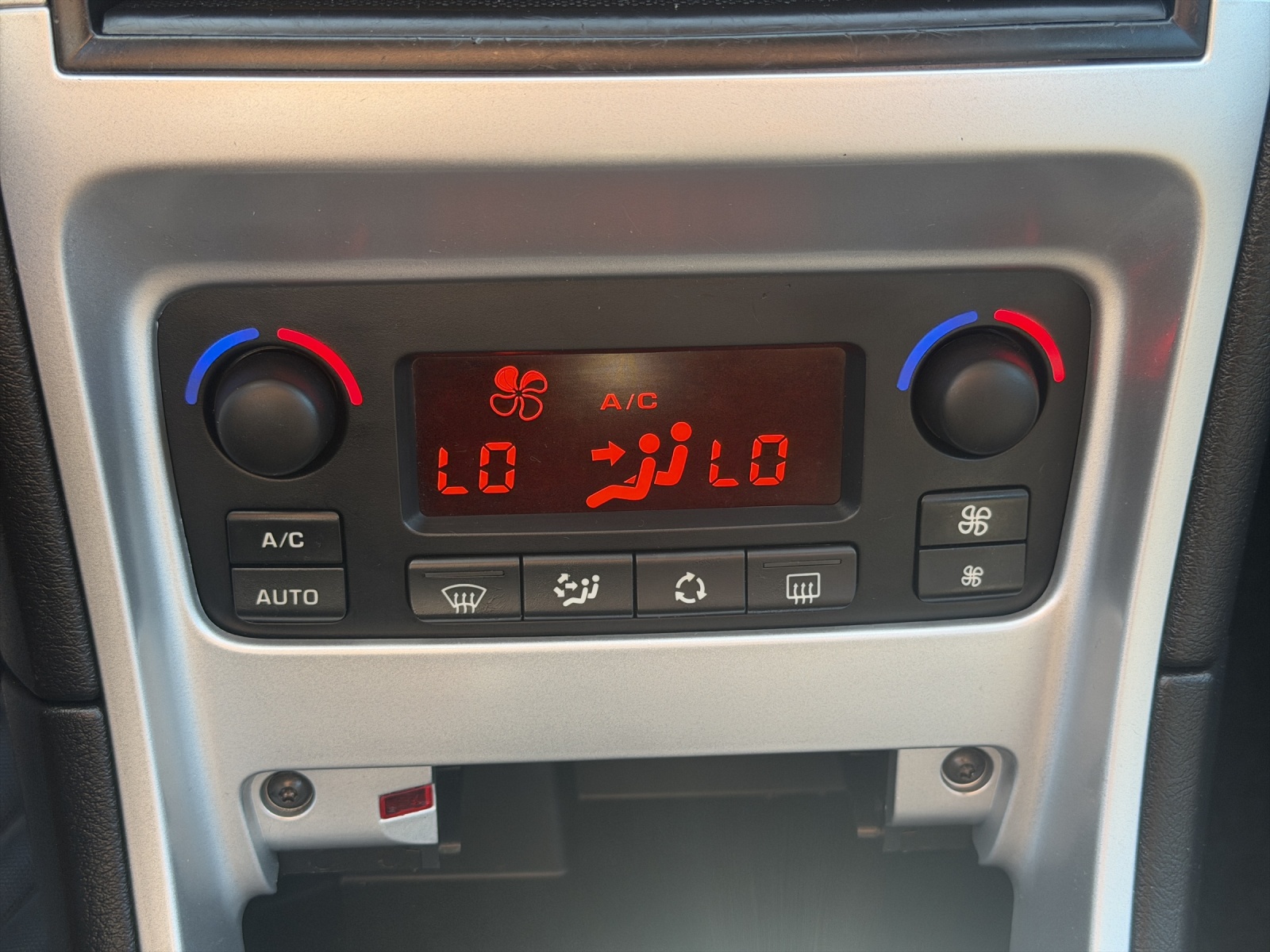 PEUGEOT 307 2.0 HDI XS-image-24