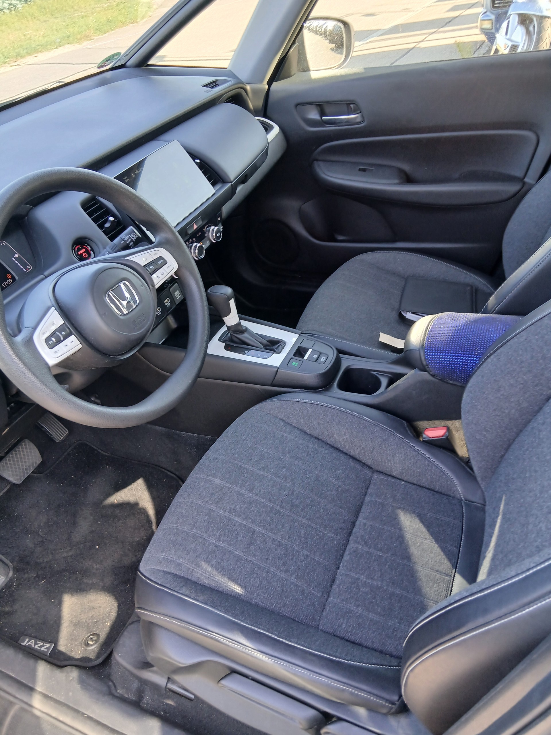 HONDA Jazz 1.5i-MMD Executive E-CVT-image-4