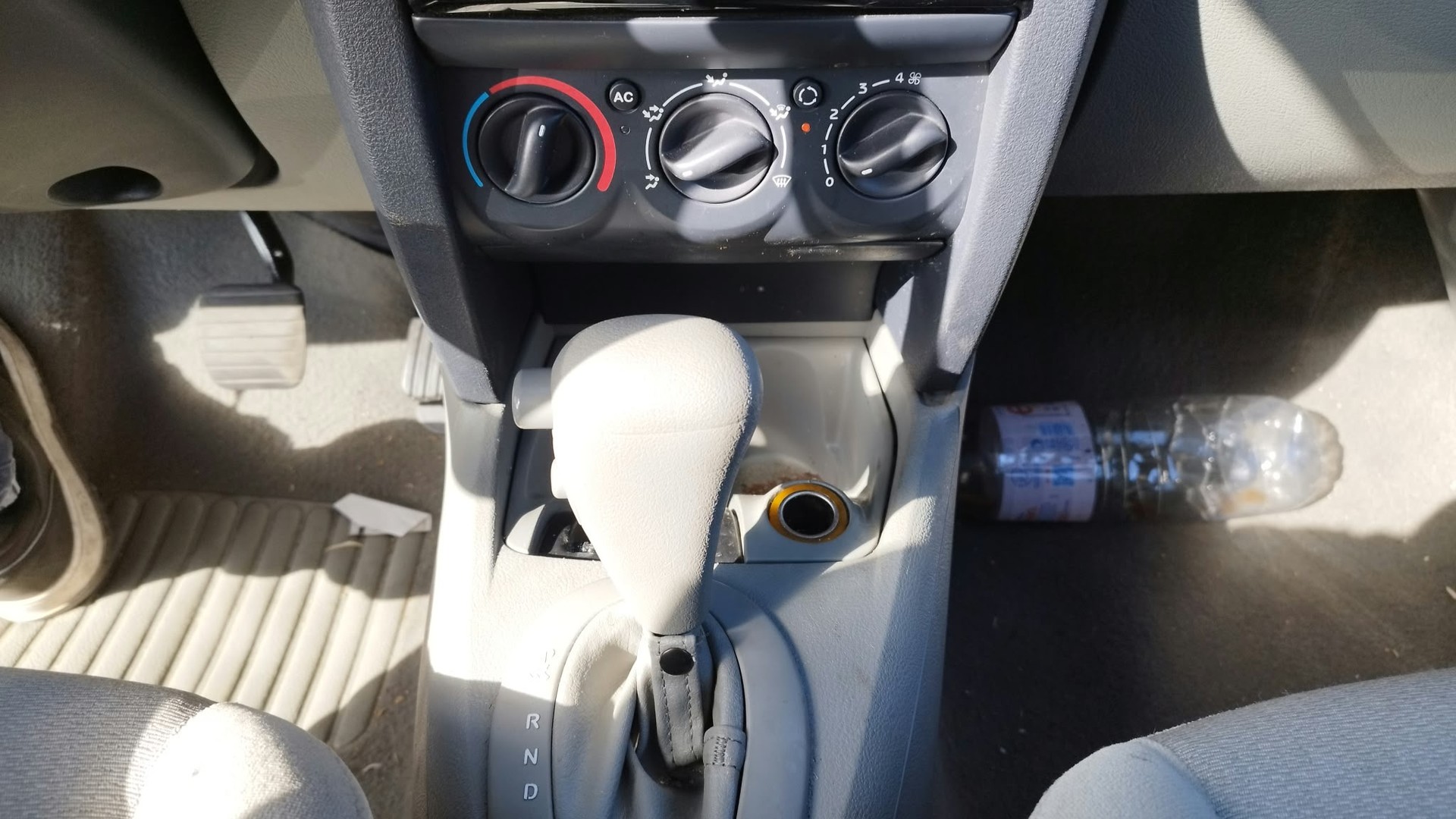 RENAULT Clio 1.4 16V Expression Confort-image-9