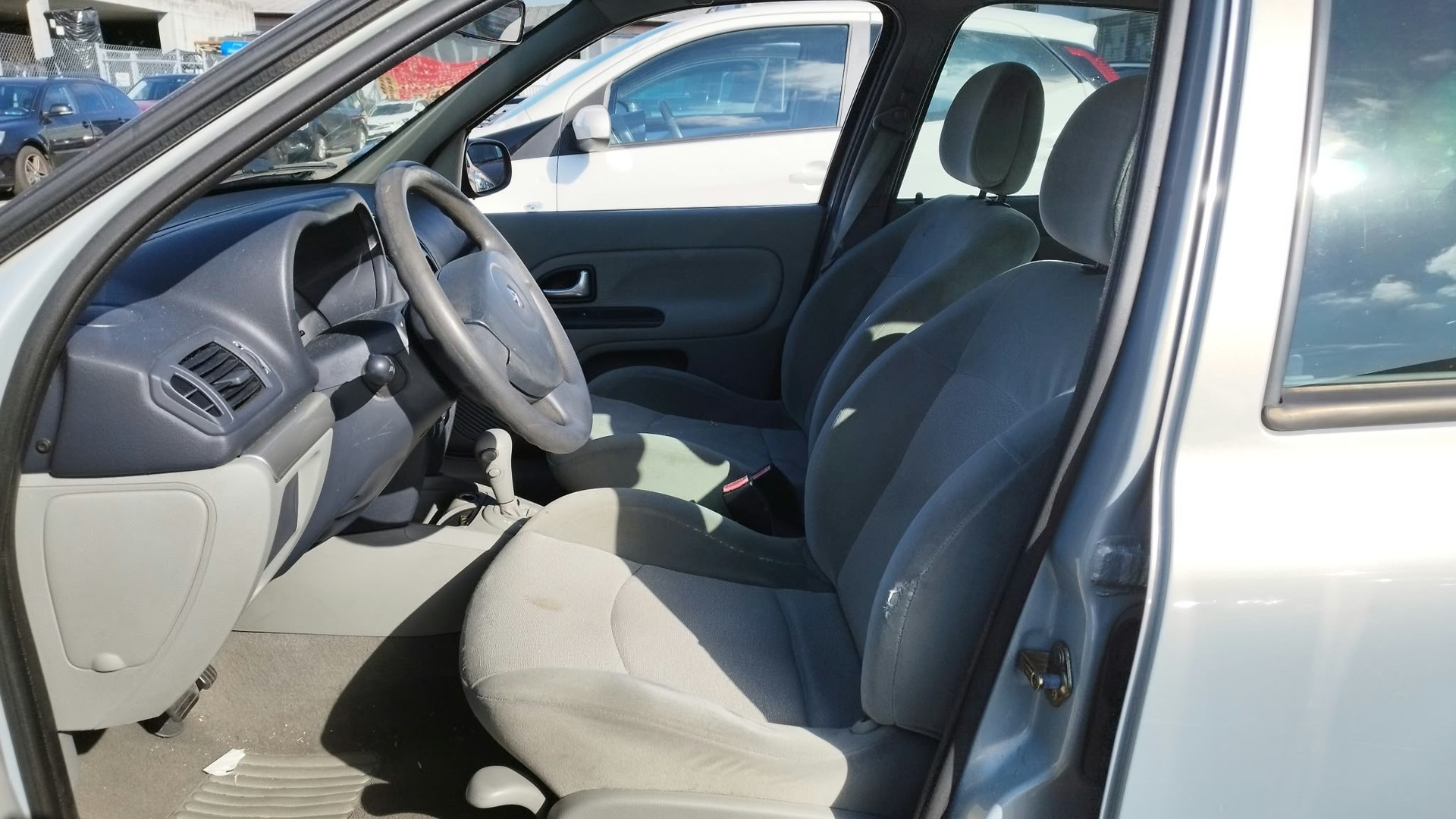 RENAULT Clio 1.4 16V Expression Confort-image-12