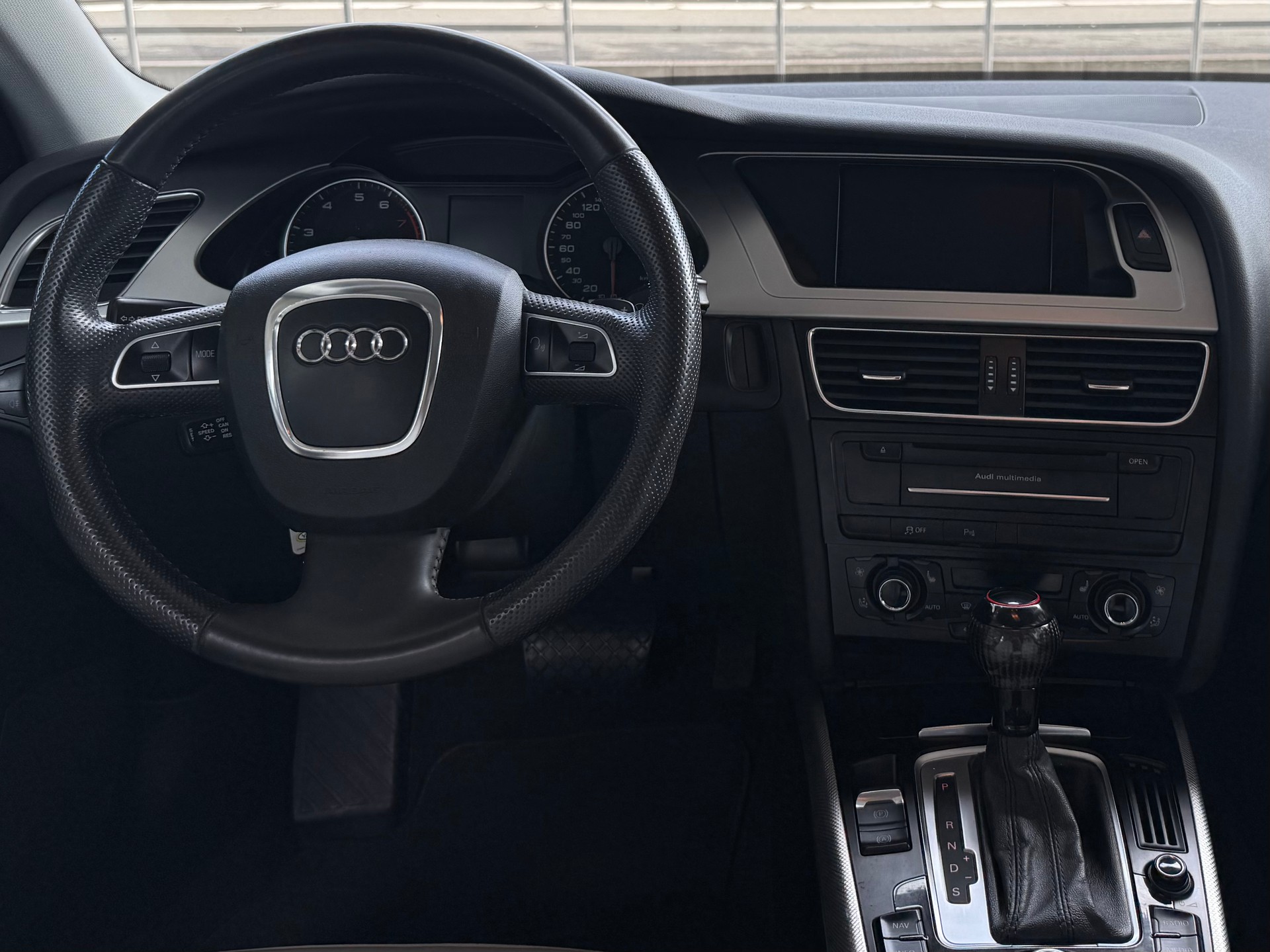 AUDI A4 allroad 2.0 TFSI quattro S-tronic-image-12