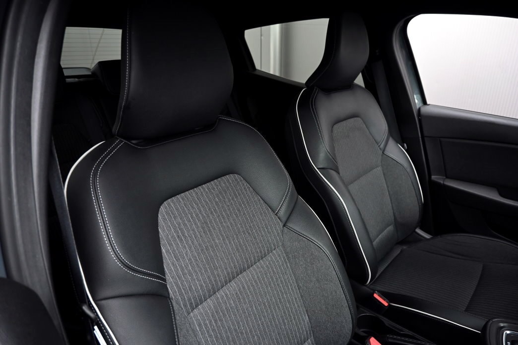 RENAULT Clio 1.6 E-Tech Intens-image-5