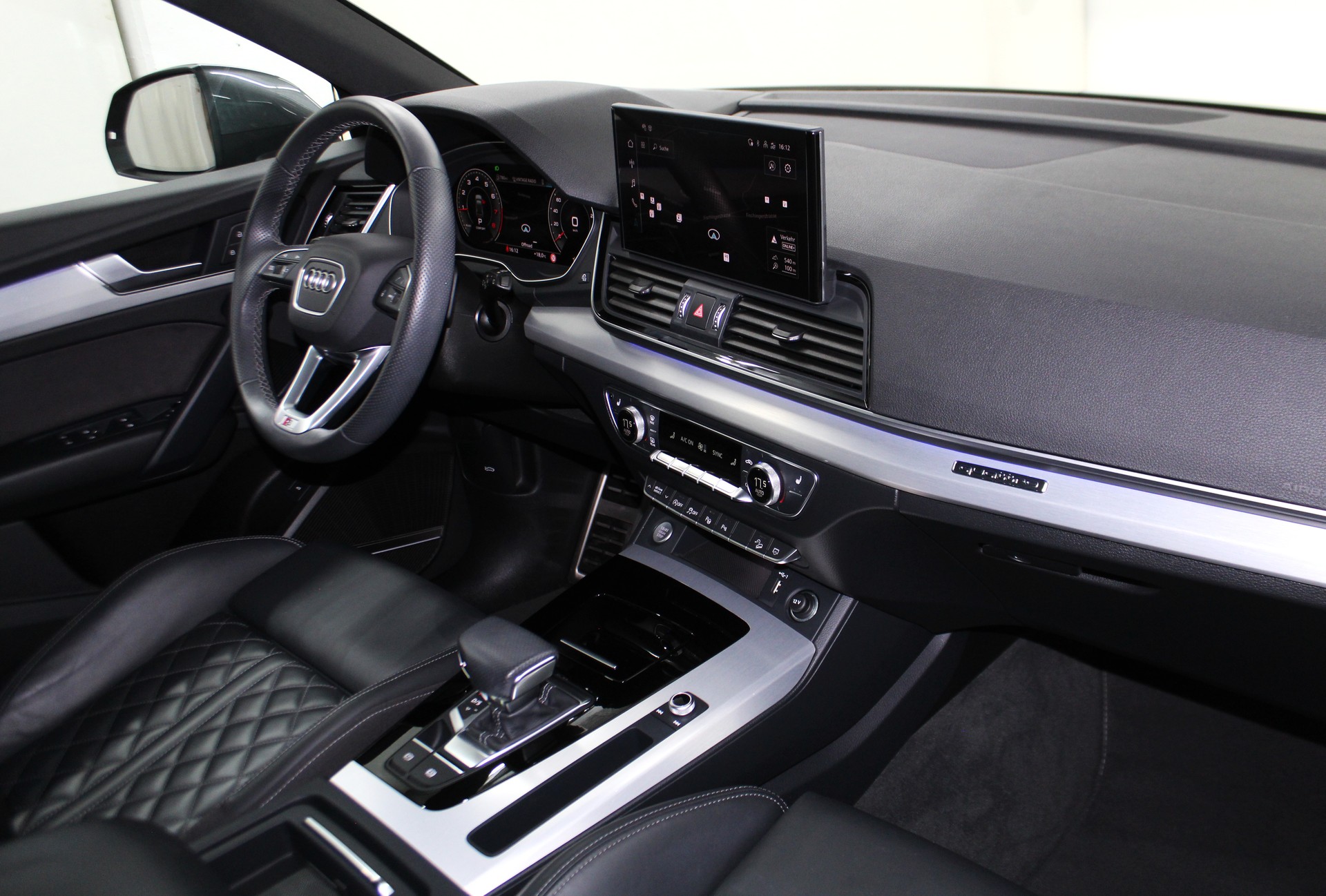 AUDI Q5 45 TFSI S-line quattro S-tronic S line Sportpaket / AHK / S Sportsitze / CH-Fahrzeug-image-11