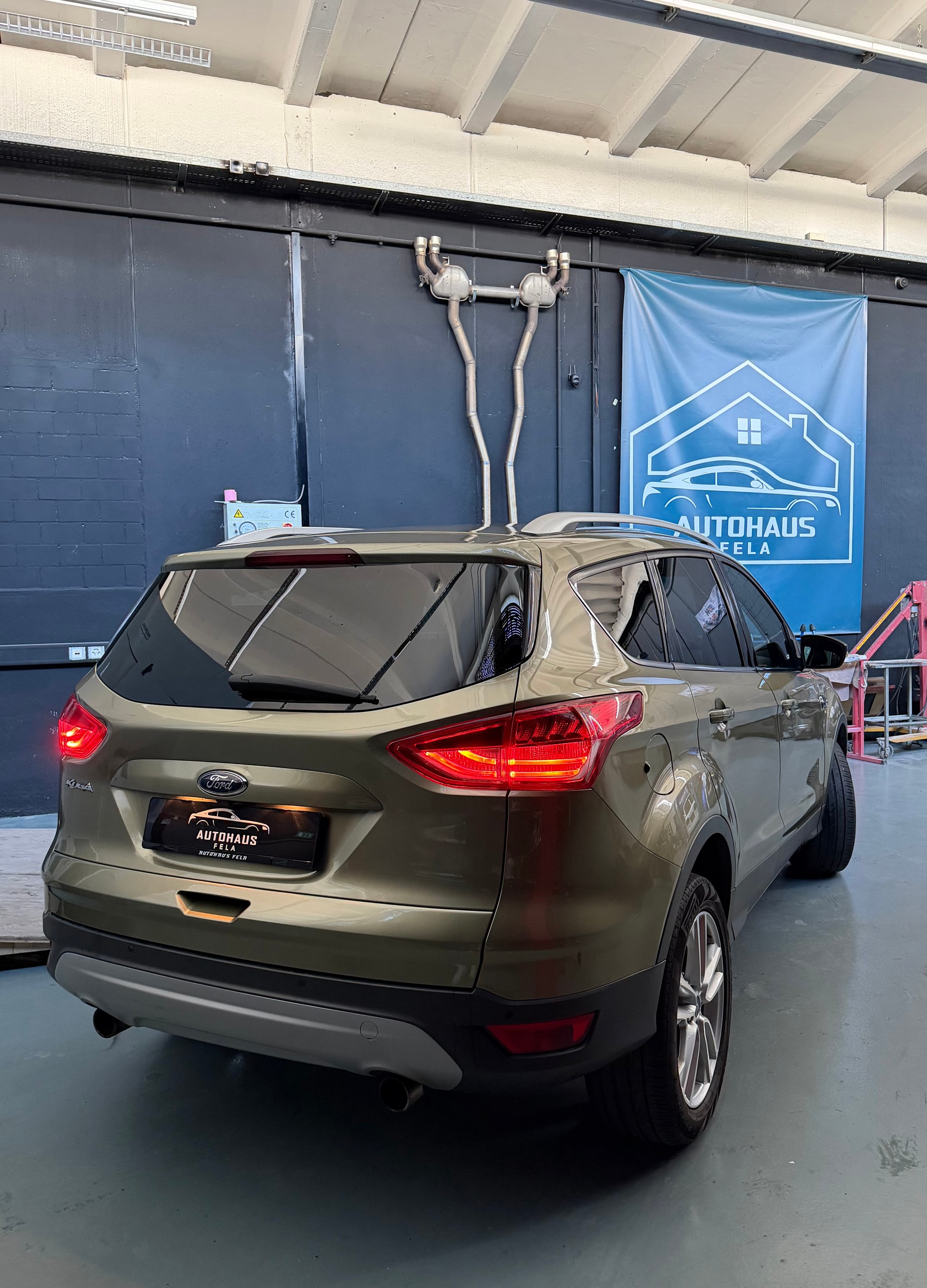 FORD Kuga 1.6 SCTi Titanium 4WD Automatic-image-1
