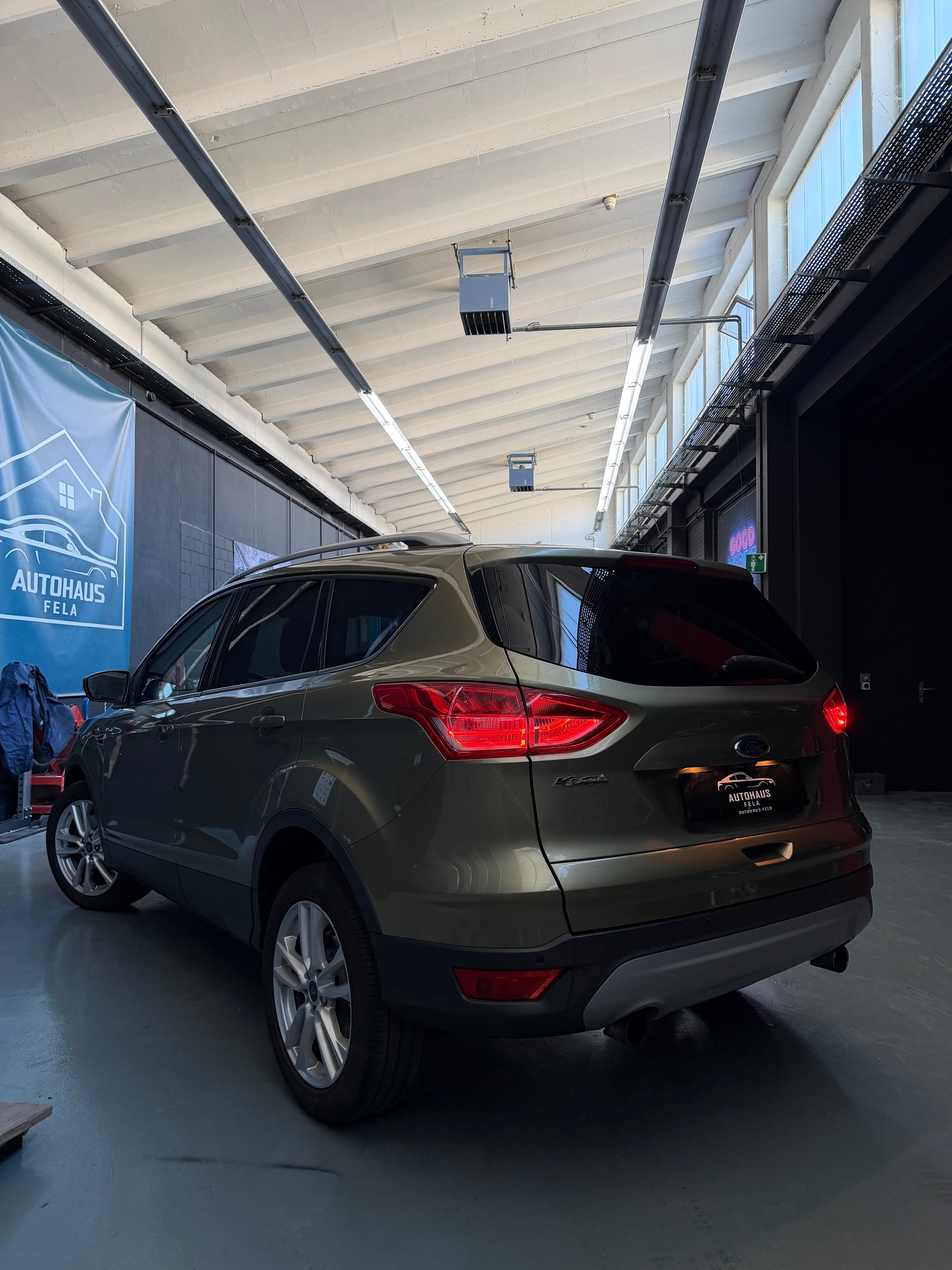 FORD Kuga 1.6 SCTi Titanium 4WD Automatic-image-2
