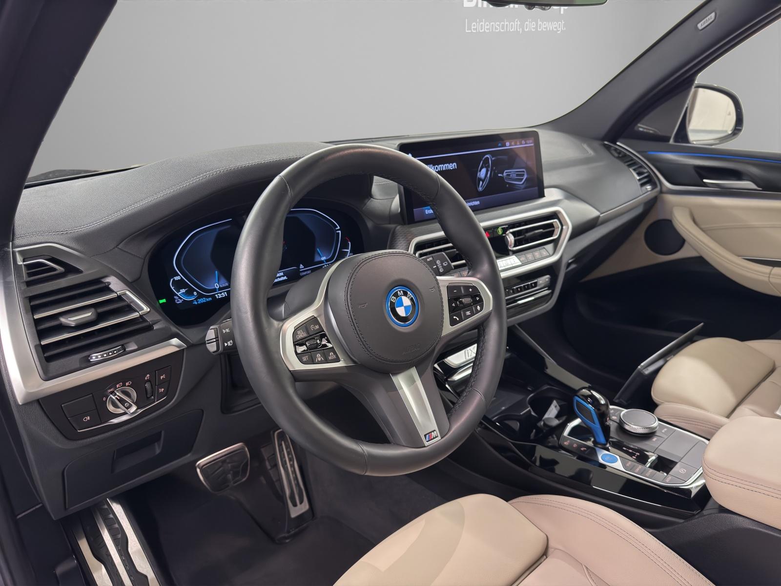 BMW iX3-image-11