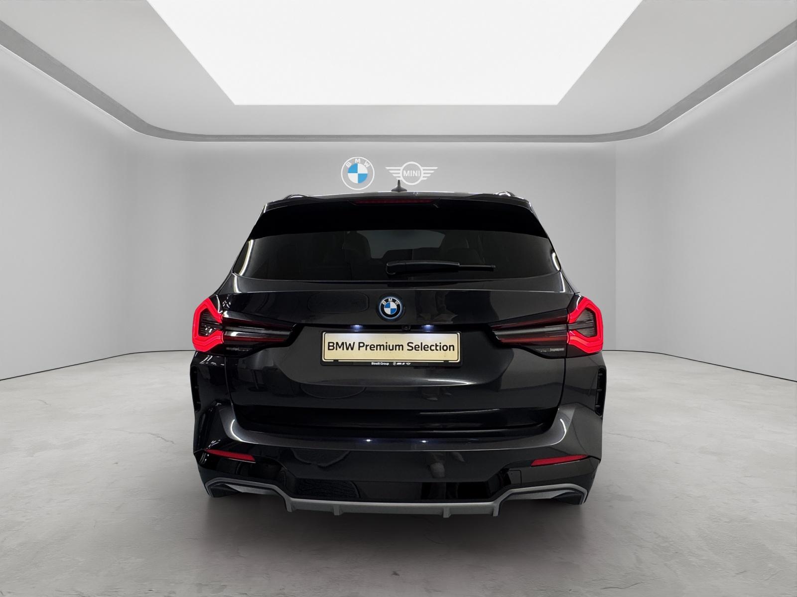 BMW iX3-image-3