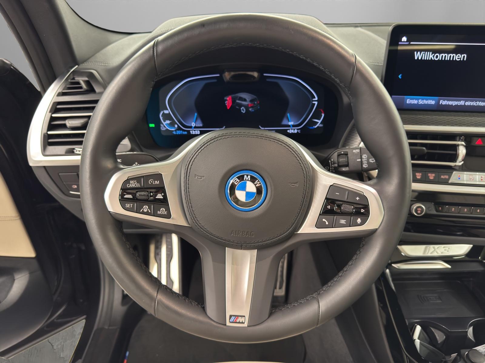 BMW iX3-image-15