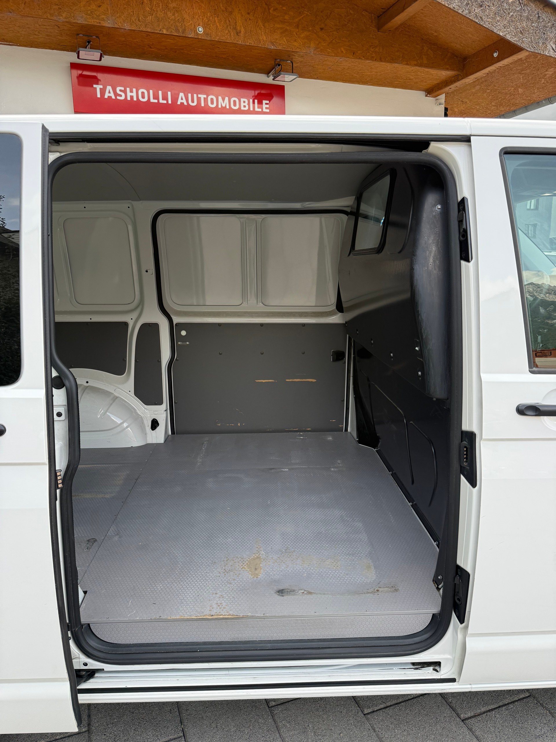 VW T6.1 2.0 TDI DSG-image-11