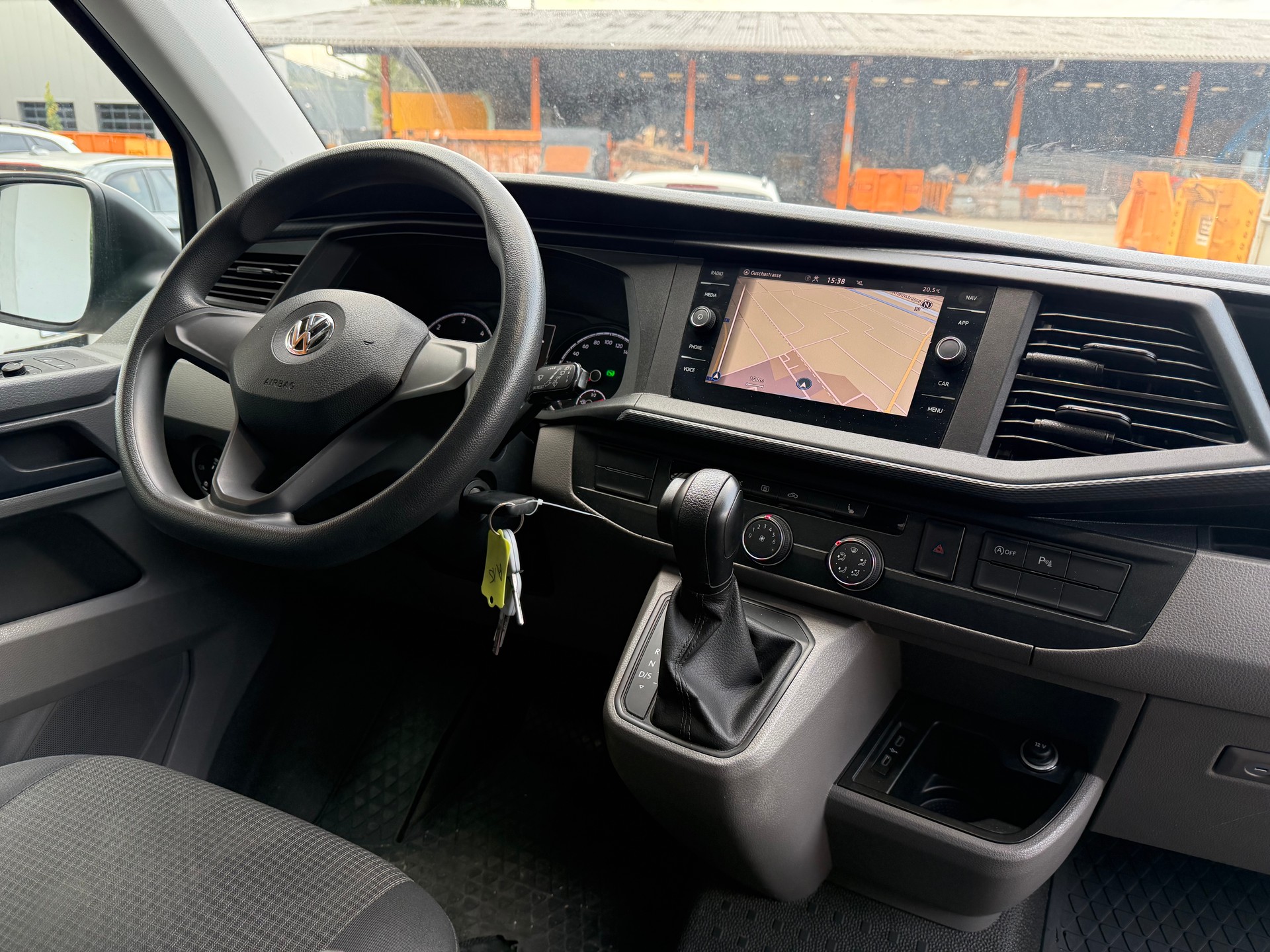 VW T6.1 2.0 TDI DSG-image-17