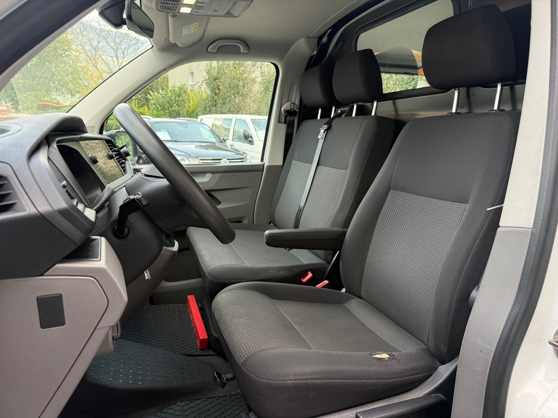 VW T6.1 2.0 TDI DSG-image-18