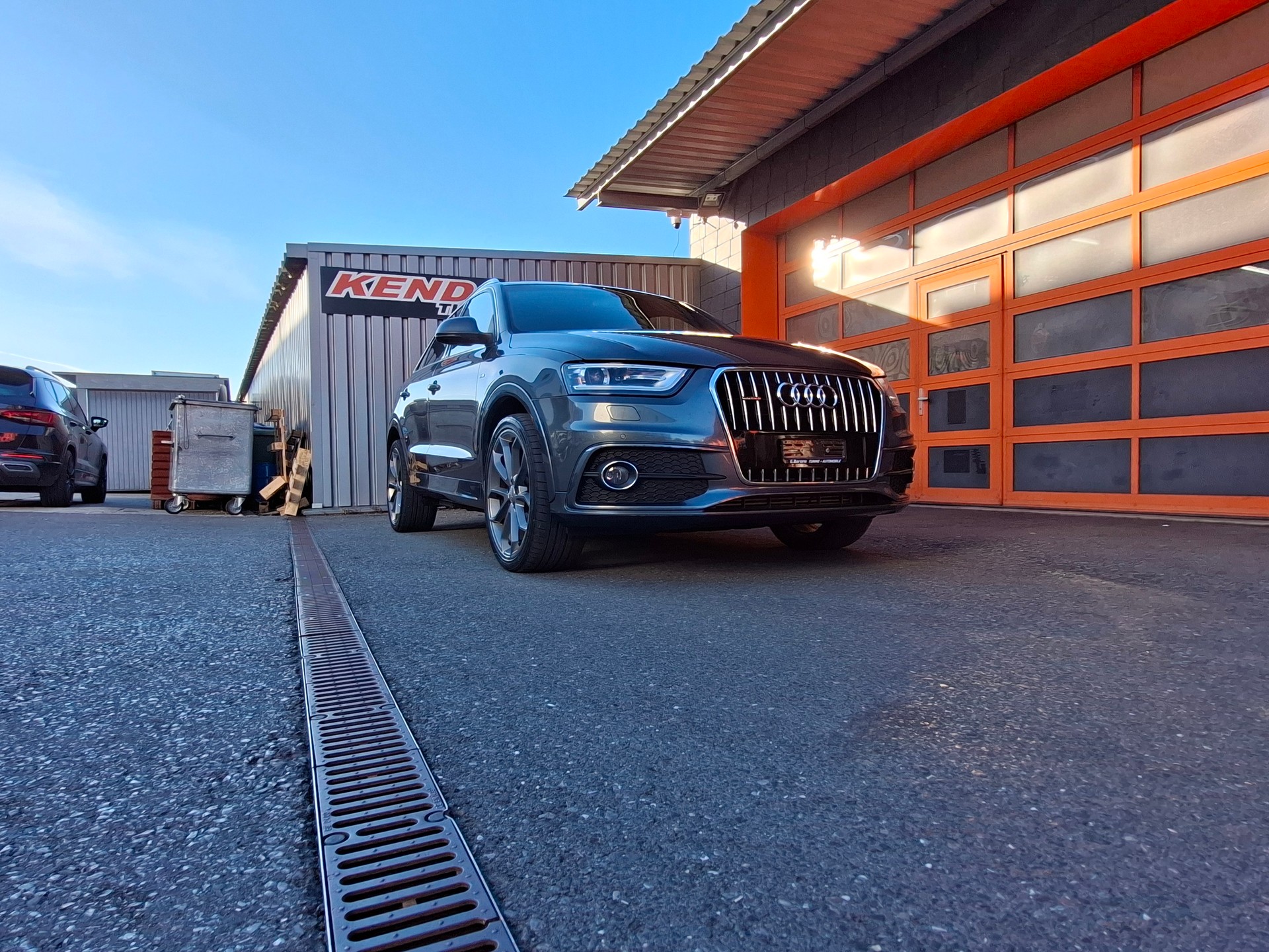 AUDI Q3 2.0 TDI quattro S-tronic-image-2