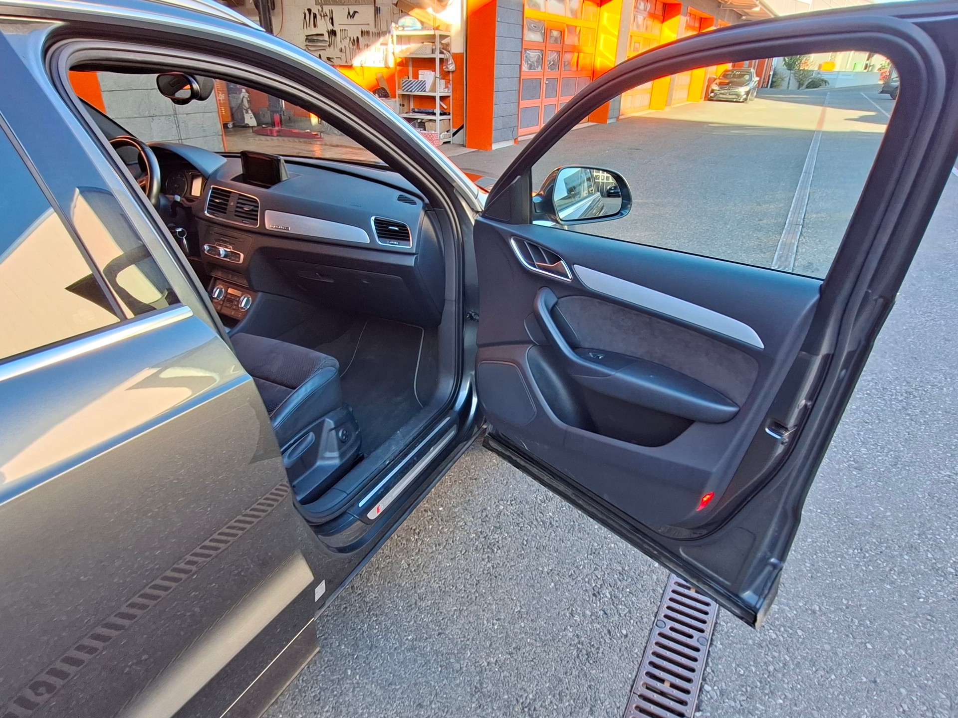 AUDI Q3 2.0 TDI quattro S-tronic-image-17