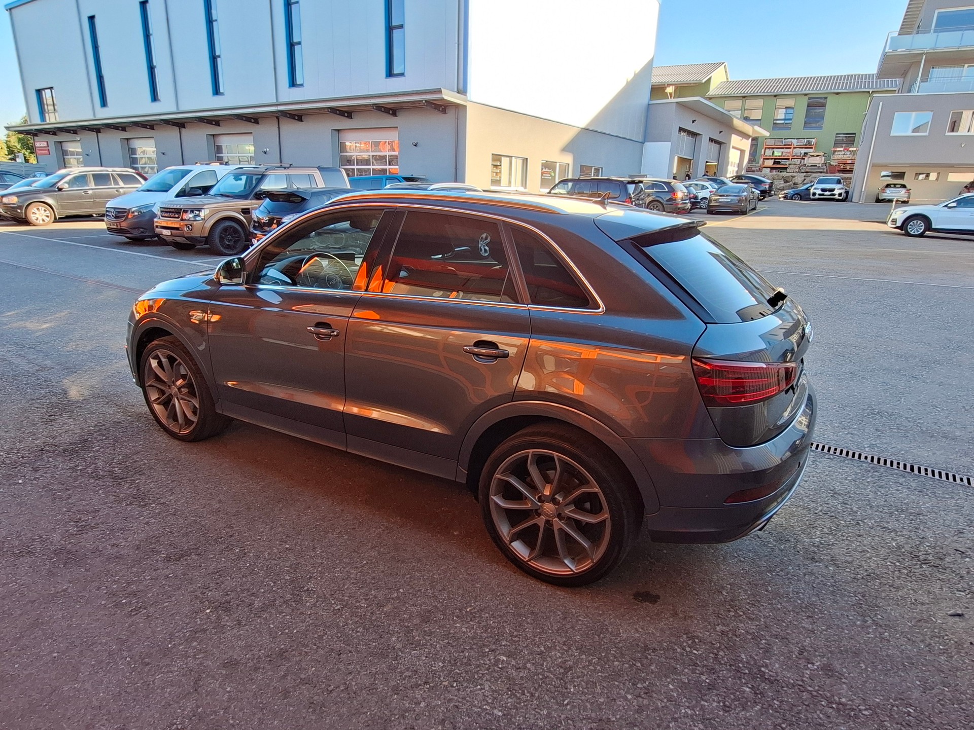 AUDI Q3 2.0 TDI quattro S-tronic-image-8