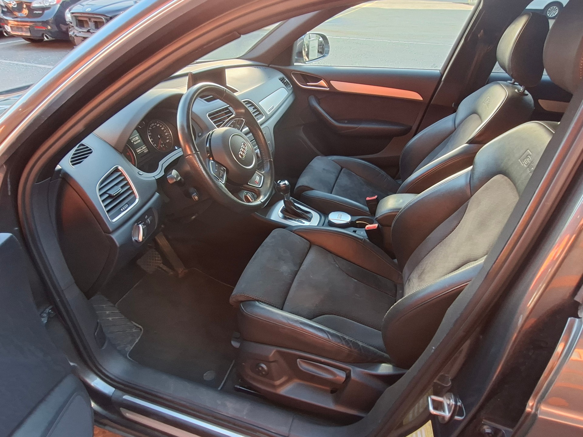 AUDI Q3 2.0 TDI quattro S-tronic-image-11