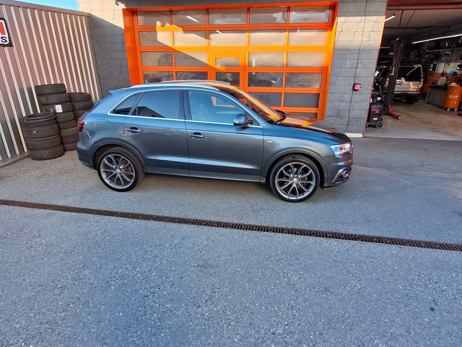 AUDI Q3 2.0 TDI quattro S-tronic-image-4