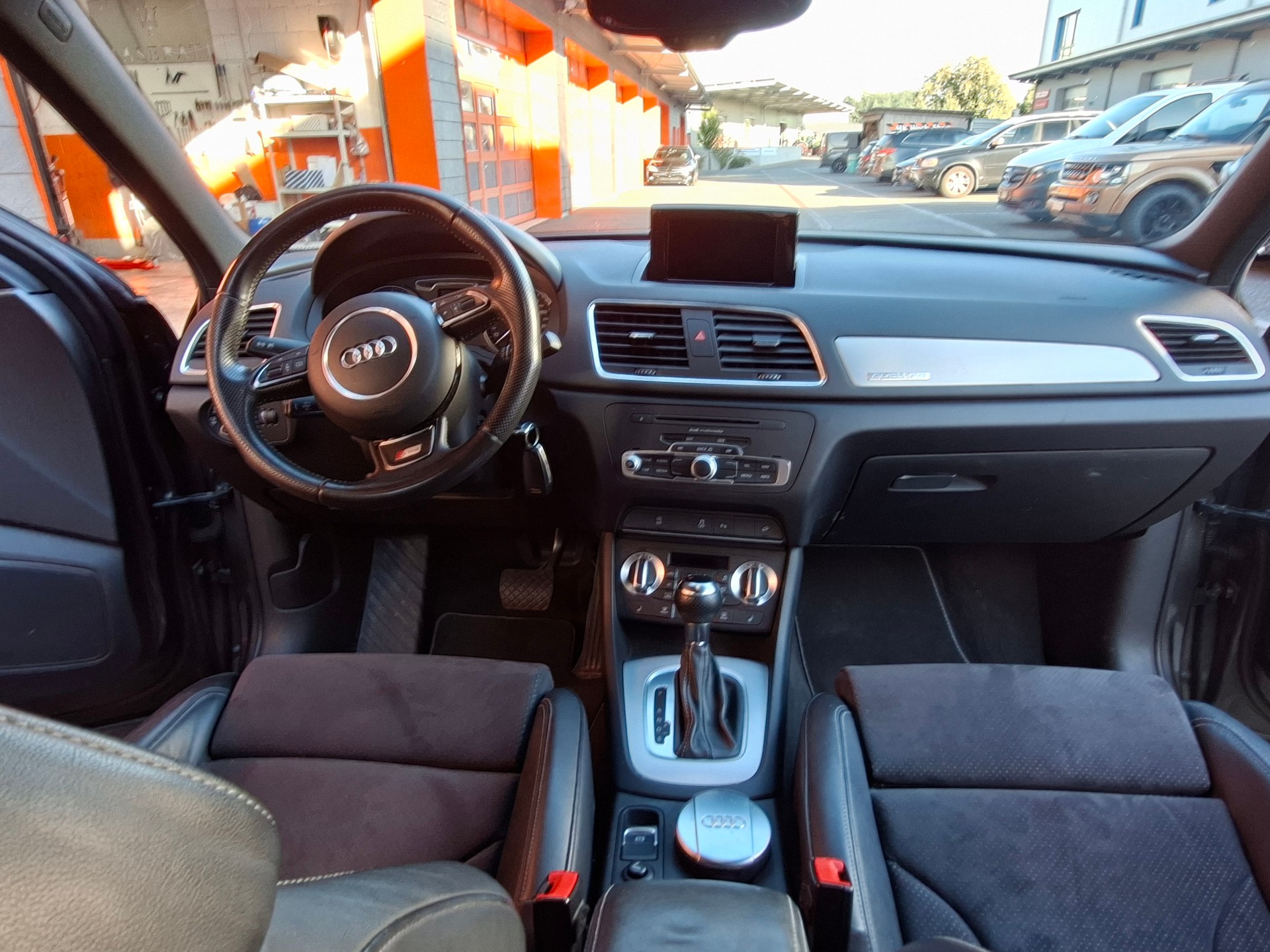 AUDI Q3 2.0 TDI quattro S-tronic-image-18