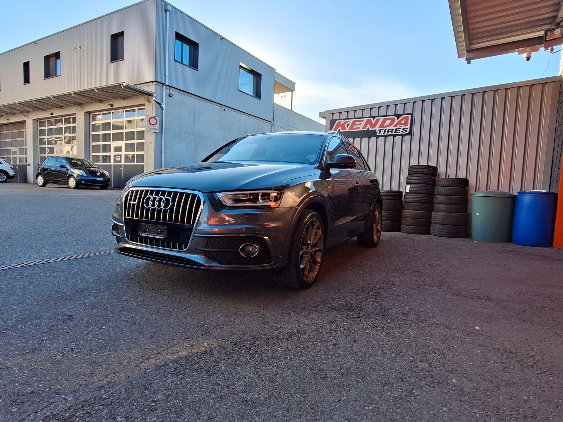 AUDI Q3 2.0 TDI quattro S-tronic-image-1