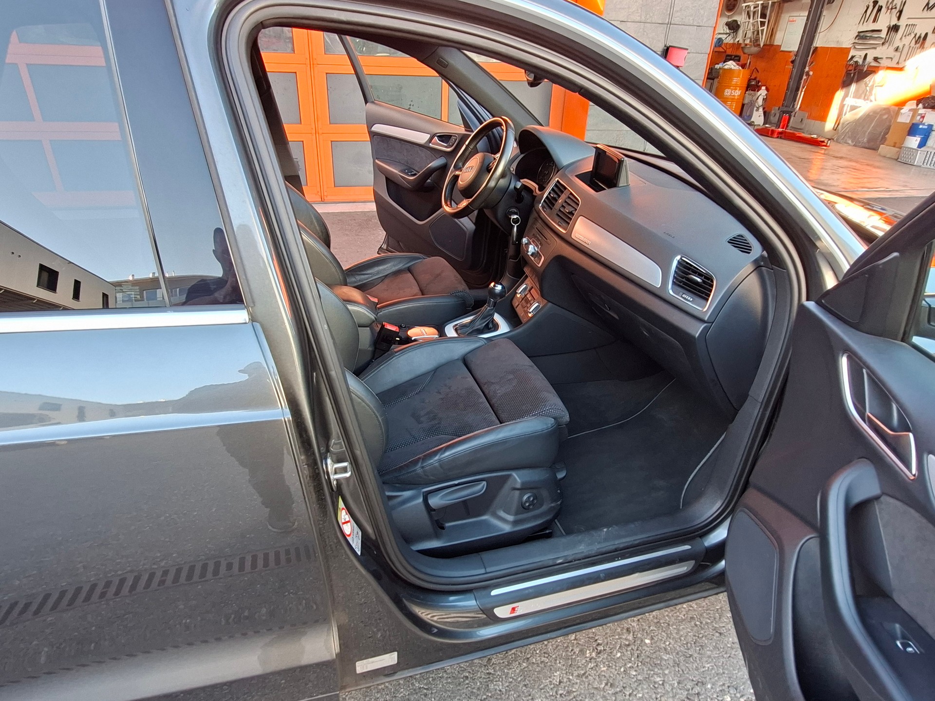 AUDI Q3 2.0 TDI quattro S-tronic-image-16