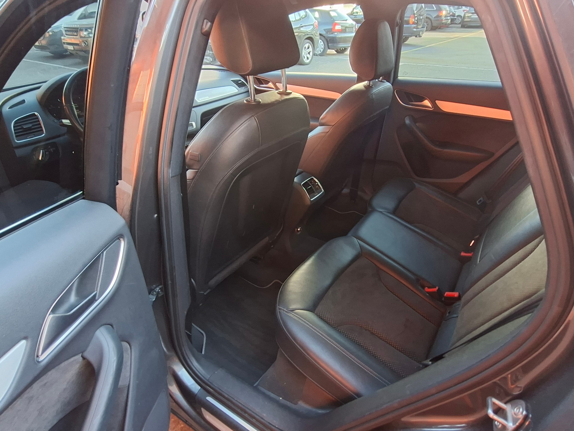 AUDI Q3 2.0 TDI quattro S-tronic-image-14