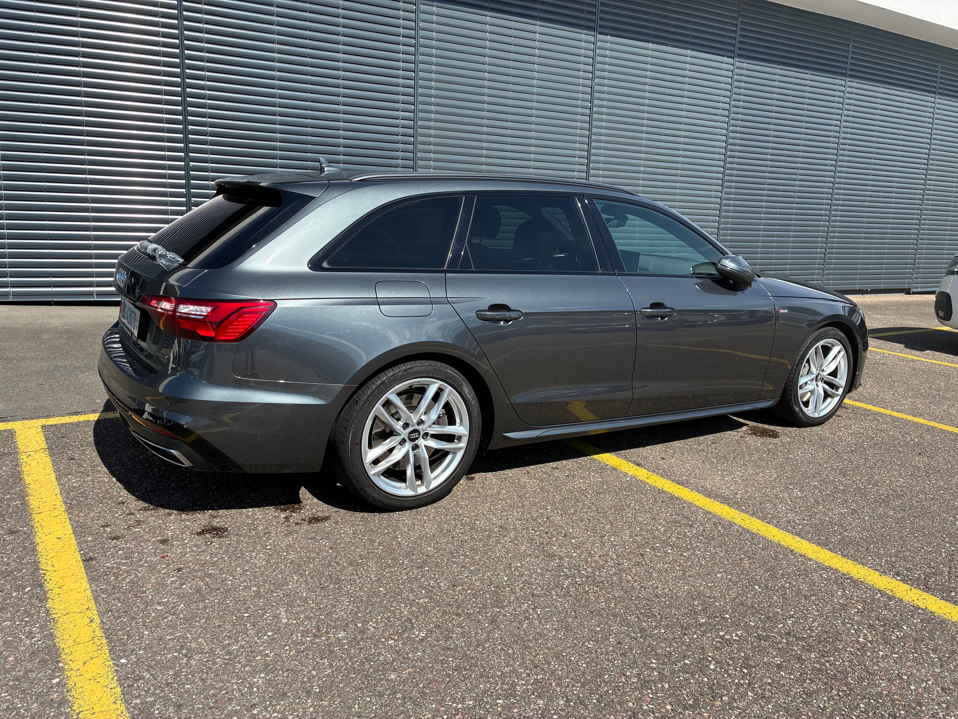 AUDI Avant 50 TDI Quattro S-Line-image-2