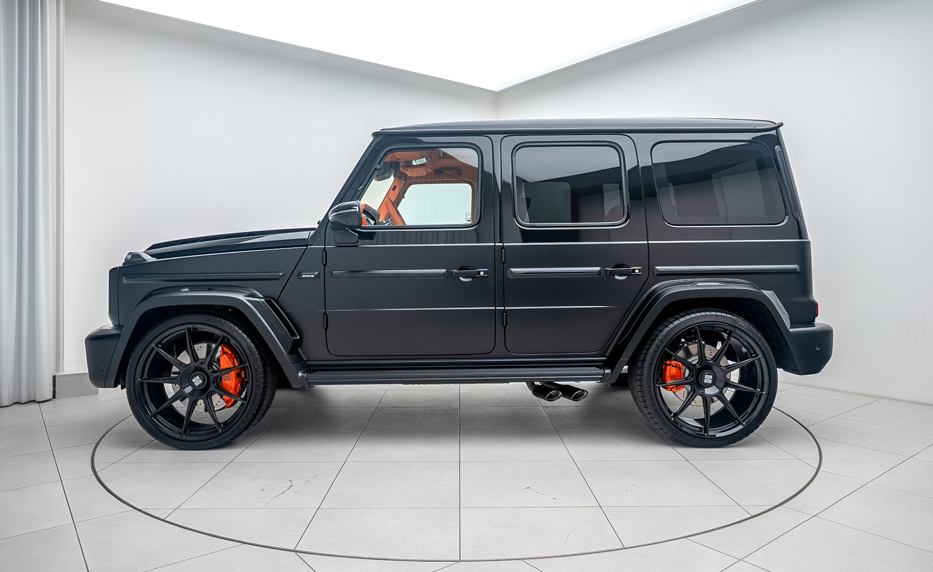 MERCEDES-BENZ HOF H65-showroom-element-1