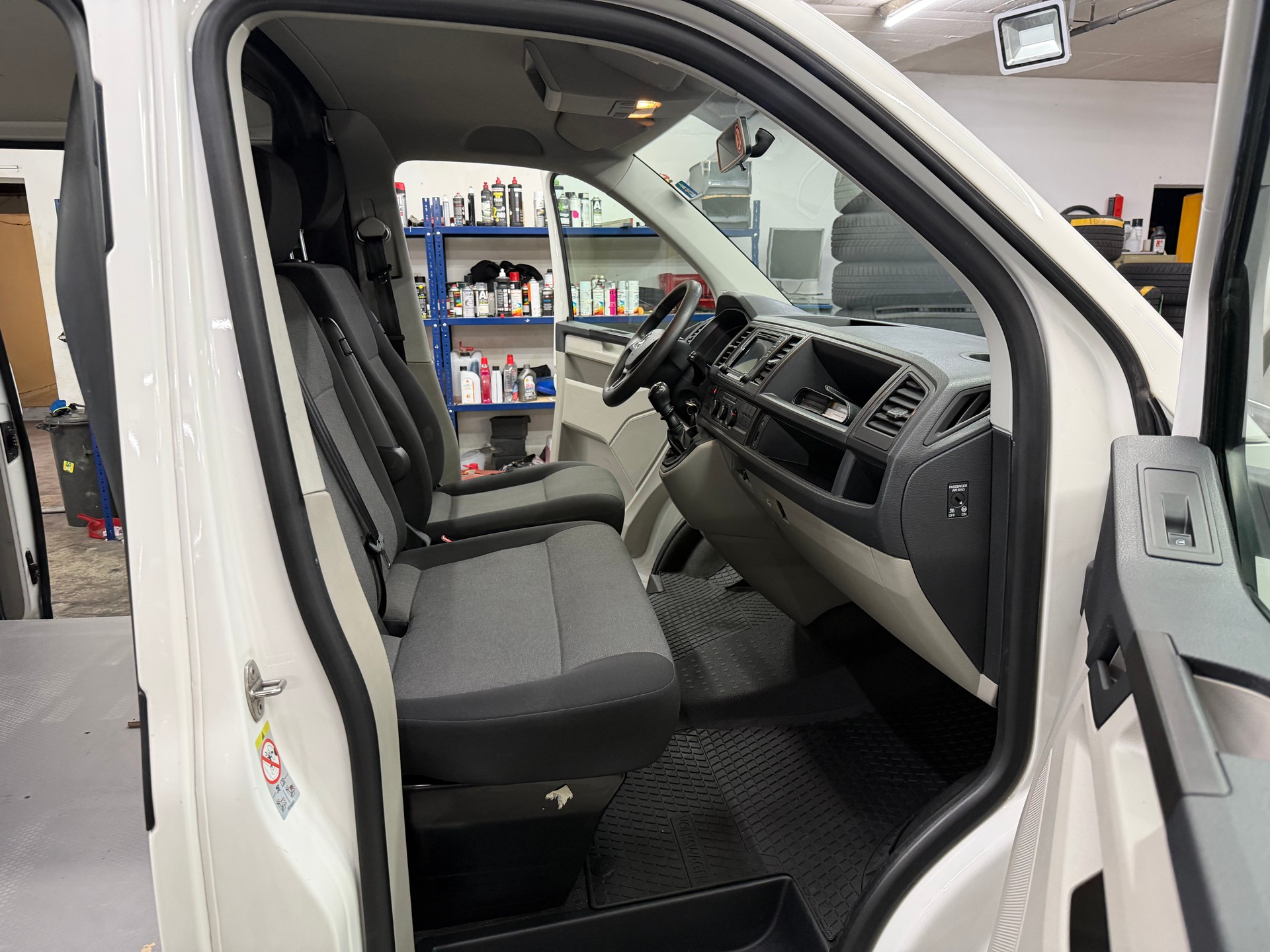 VW T6 2.0 TDI Entry-image-7
