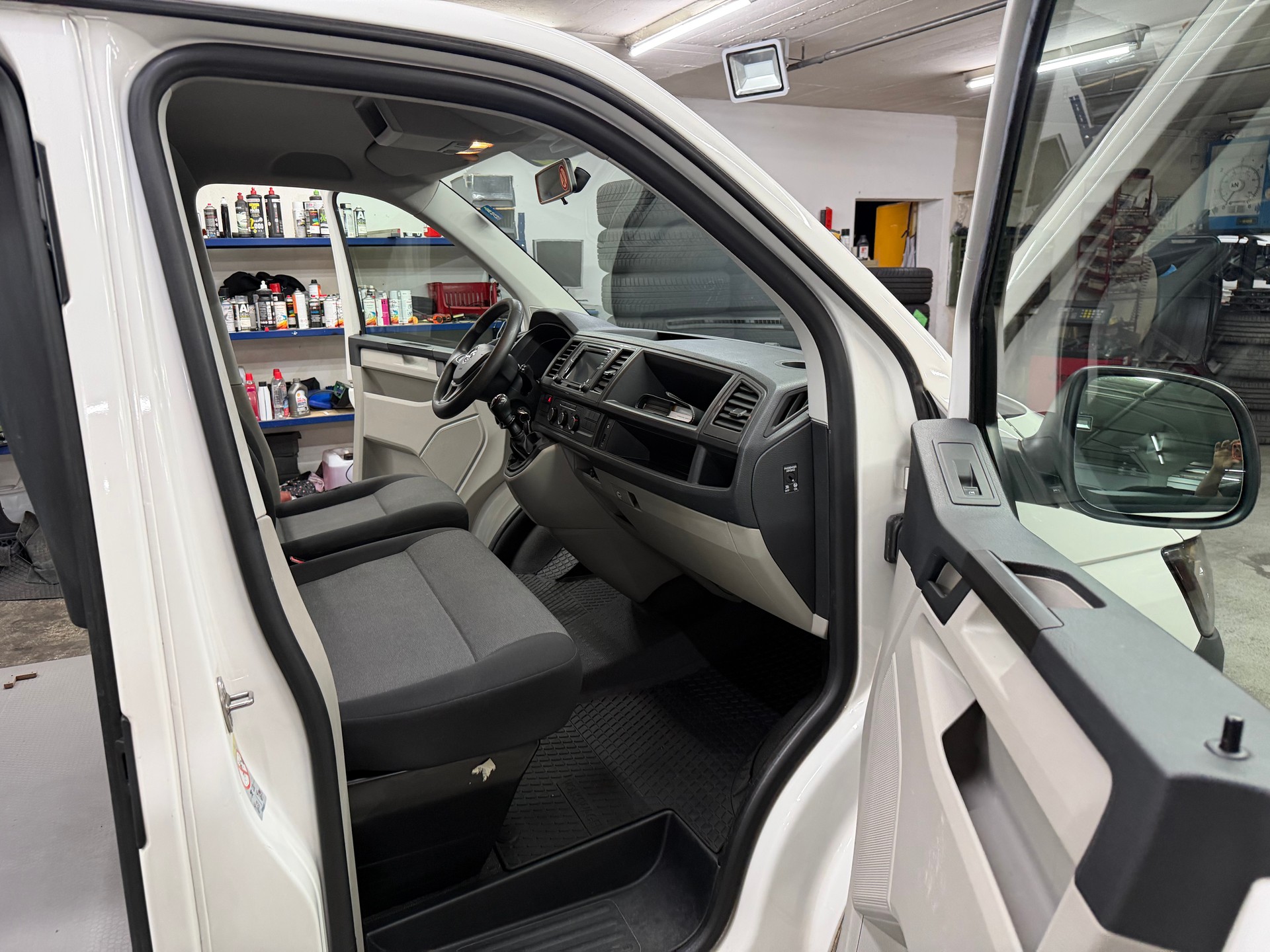 VW T6 2.0 TDI Entry-image-11