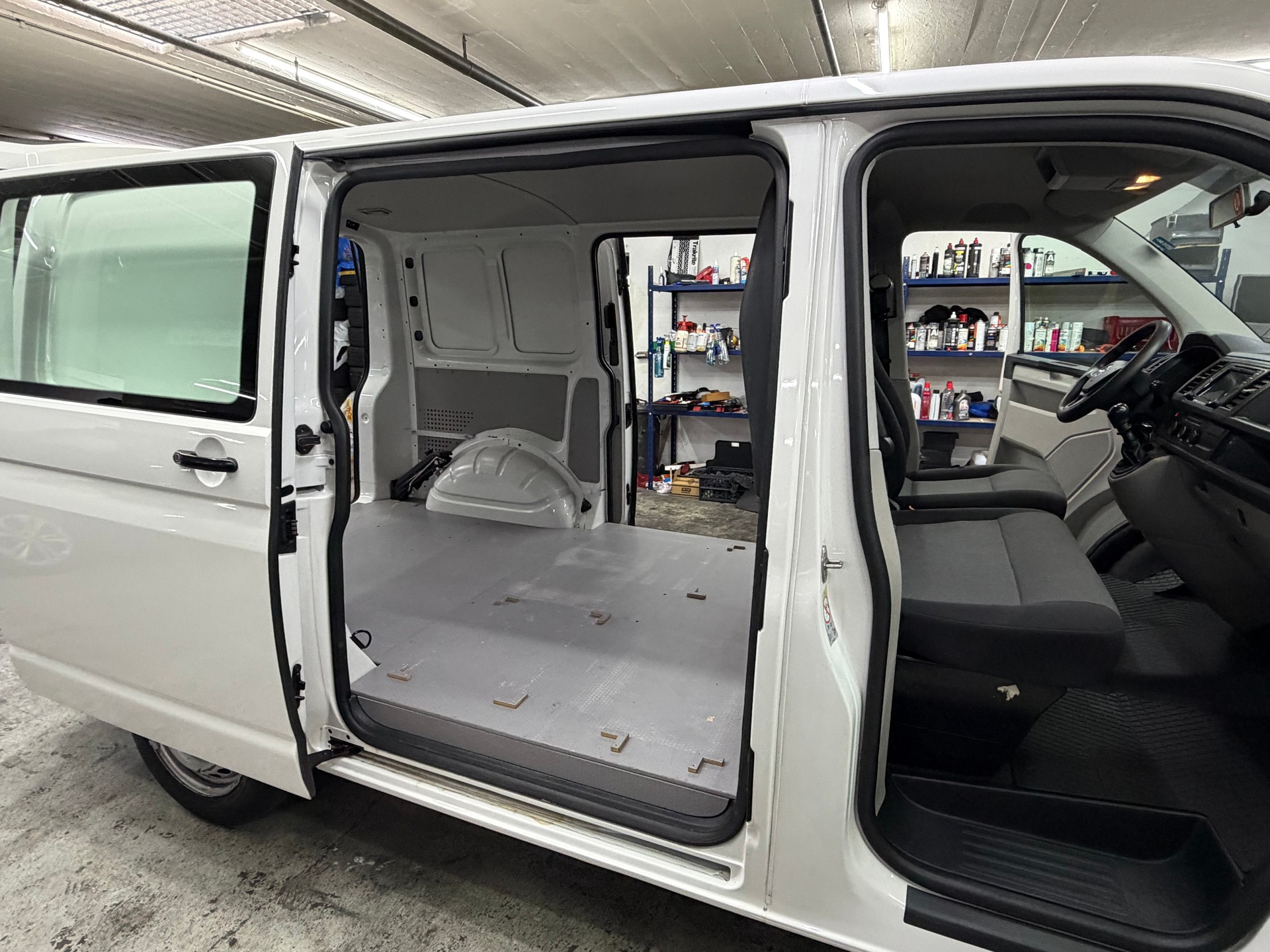 VW T6 2.0 TDI Entry-image-8