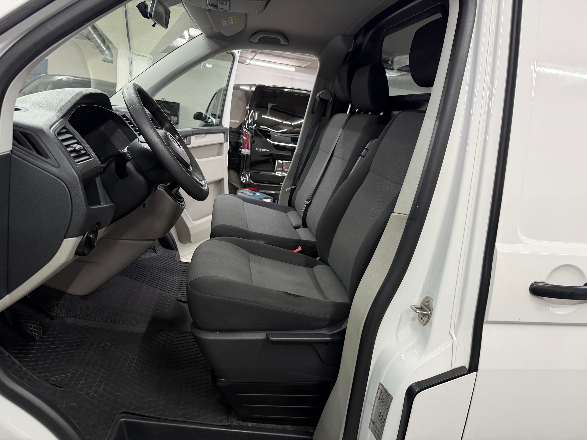 VW T6 2.0 TDI Entry-image-9
