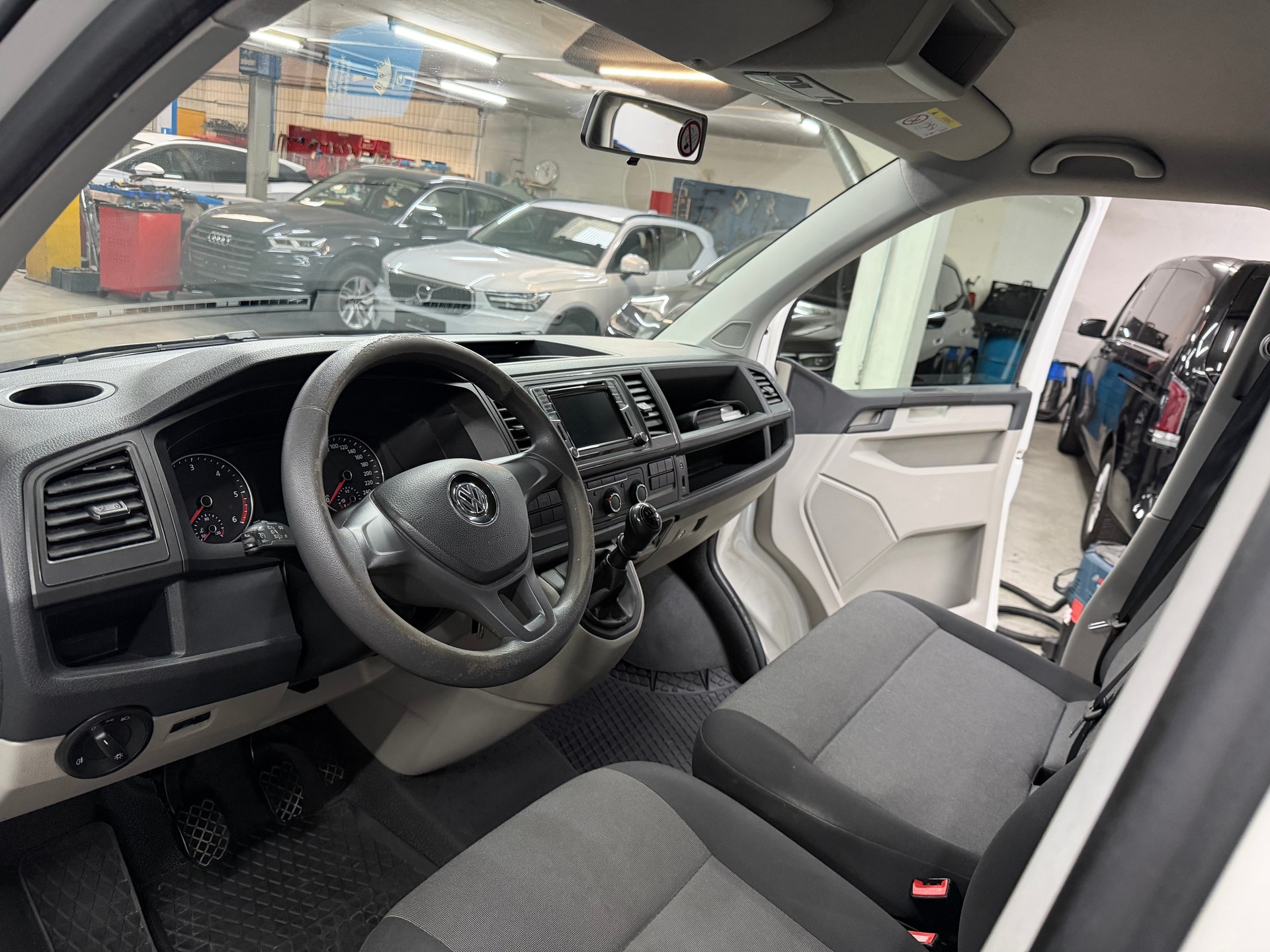 VW T6 2.0 TDI Entry-image-13