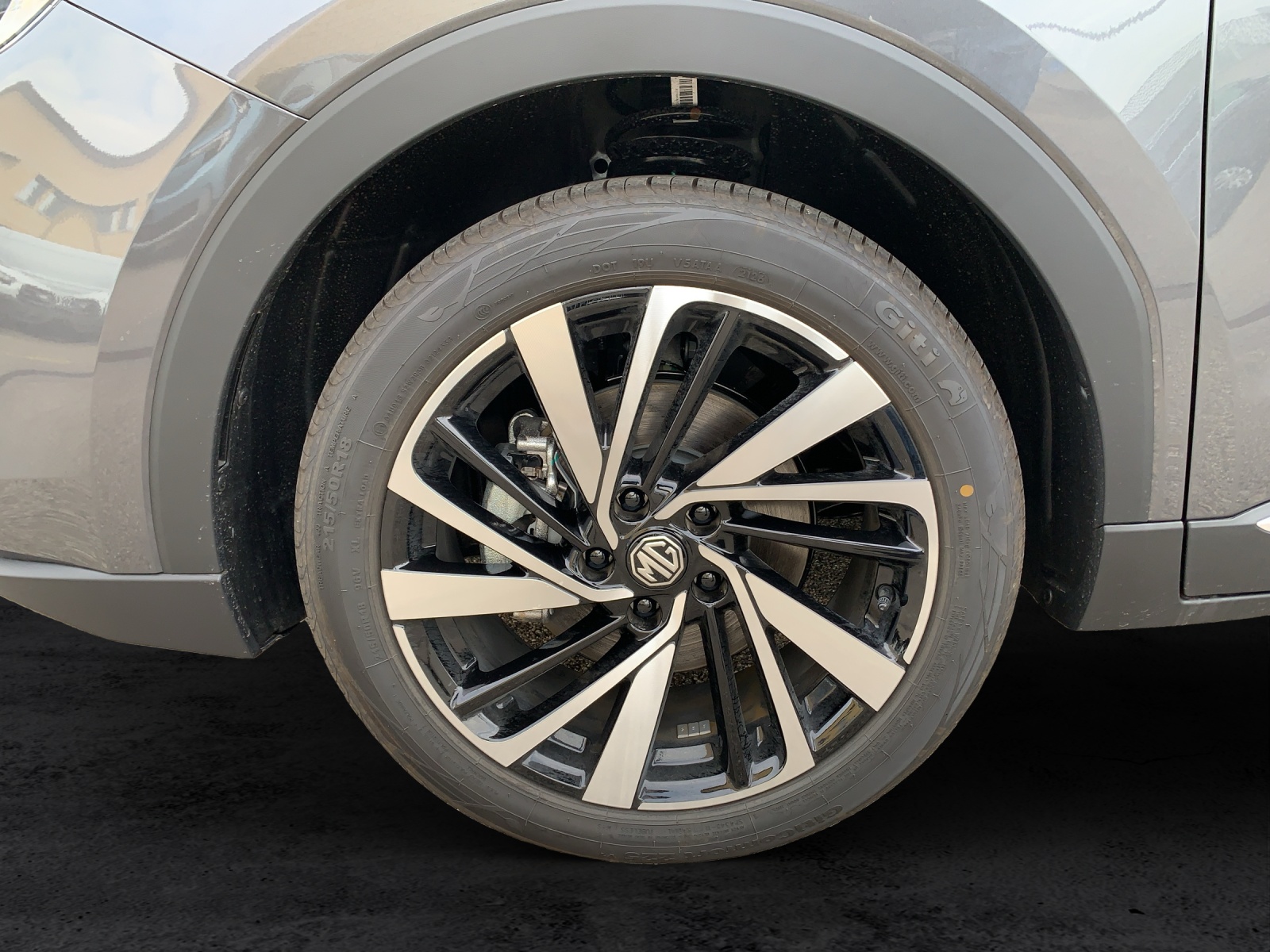 MG ZS 1.5 Hybrid+ Luxury-image-12