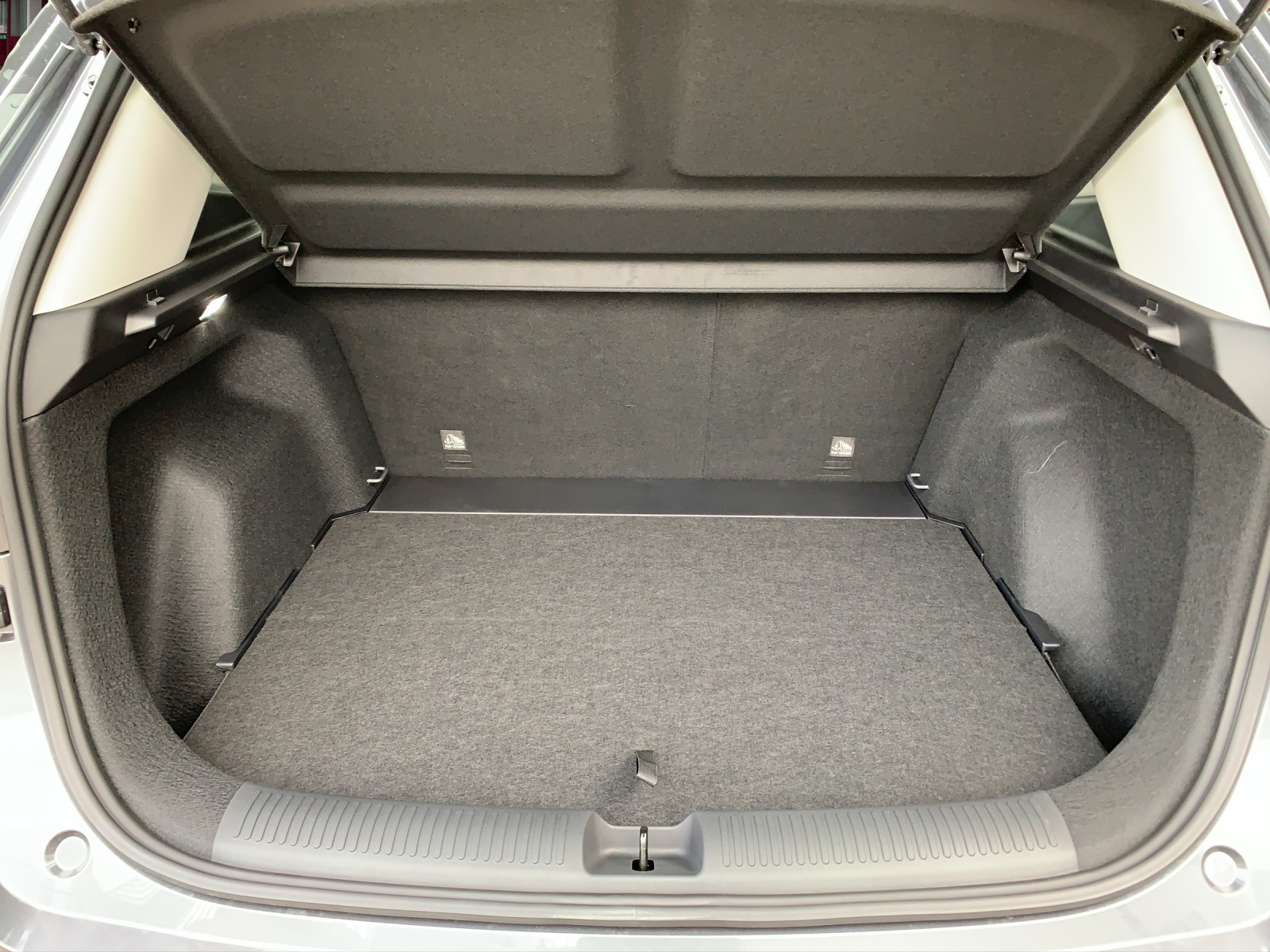 MG ZS 1.5 Hybrid+ Luxury-image-11