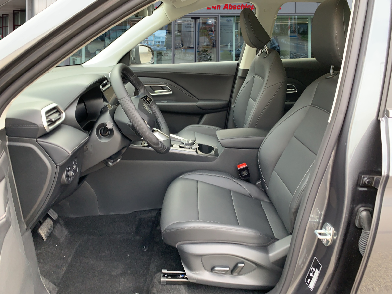 MG ZS 1.5 Hybrid+ Luxury-image-3