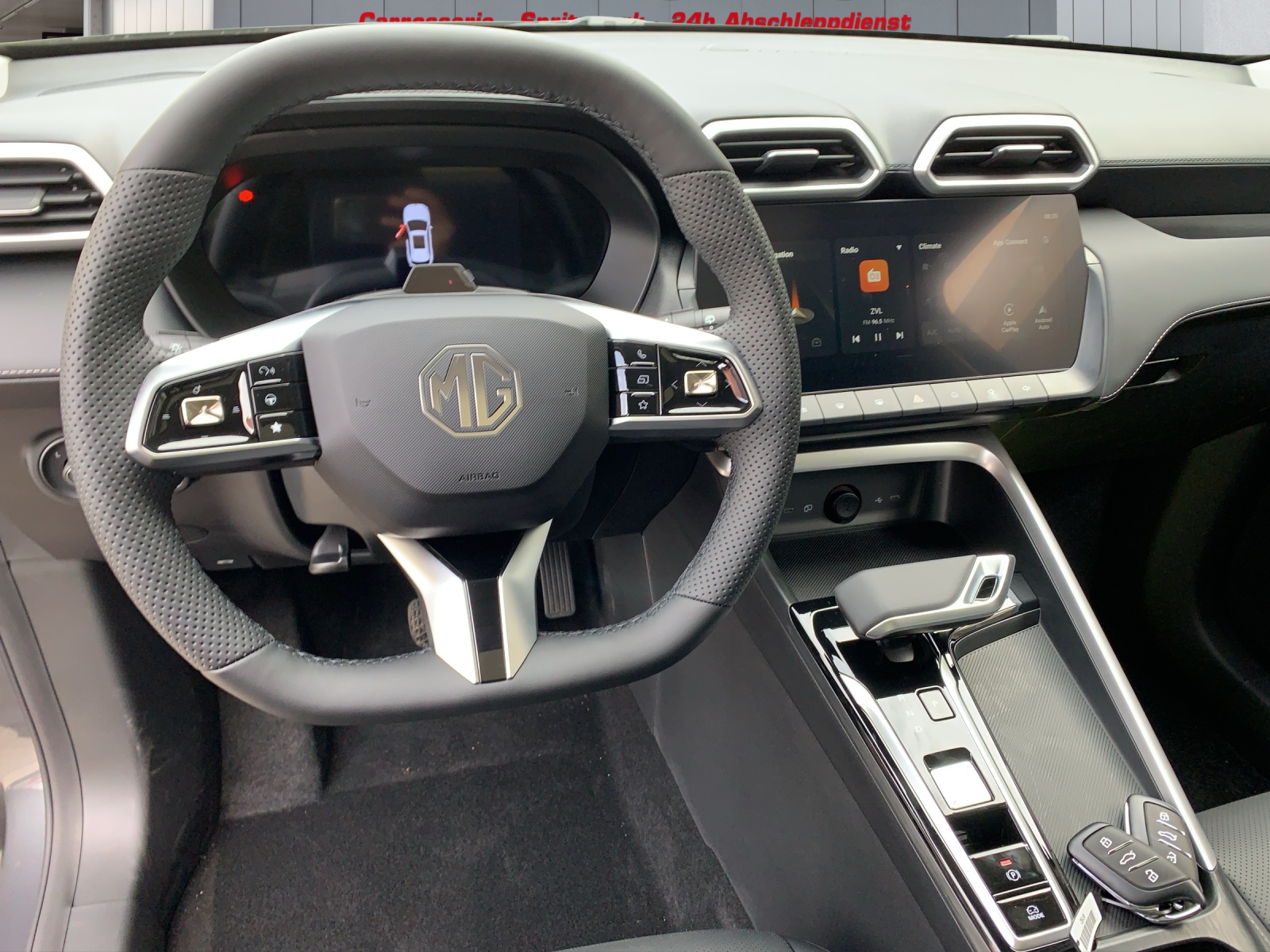 MG ZS 1.5 Hybrid+ Luxury-image-5