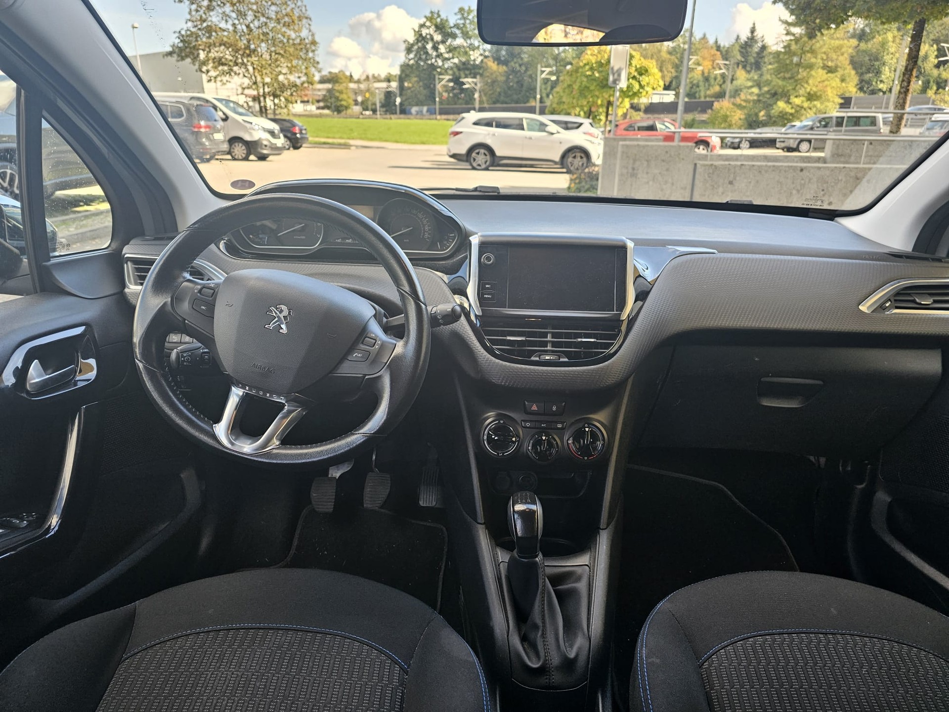 PEUGEOT 208 1.2 PureTech Access-image-5