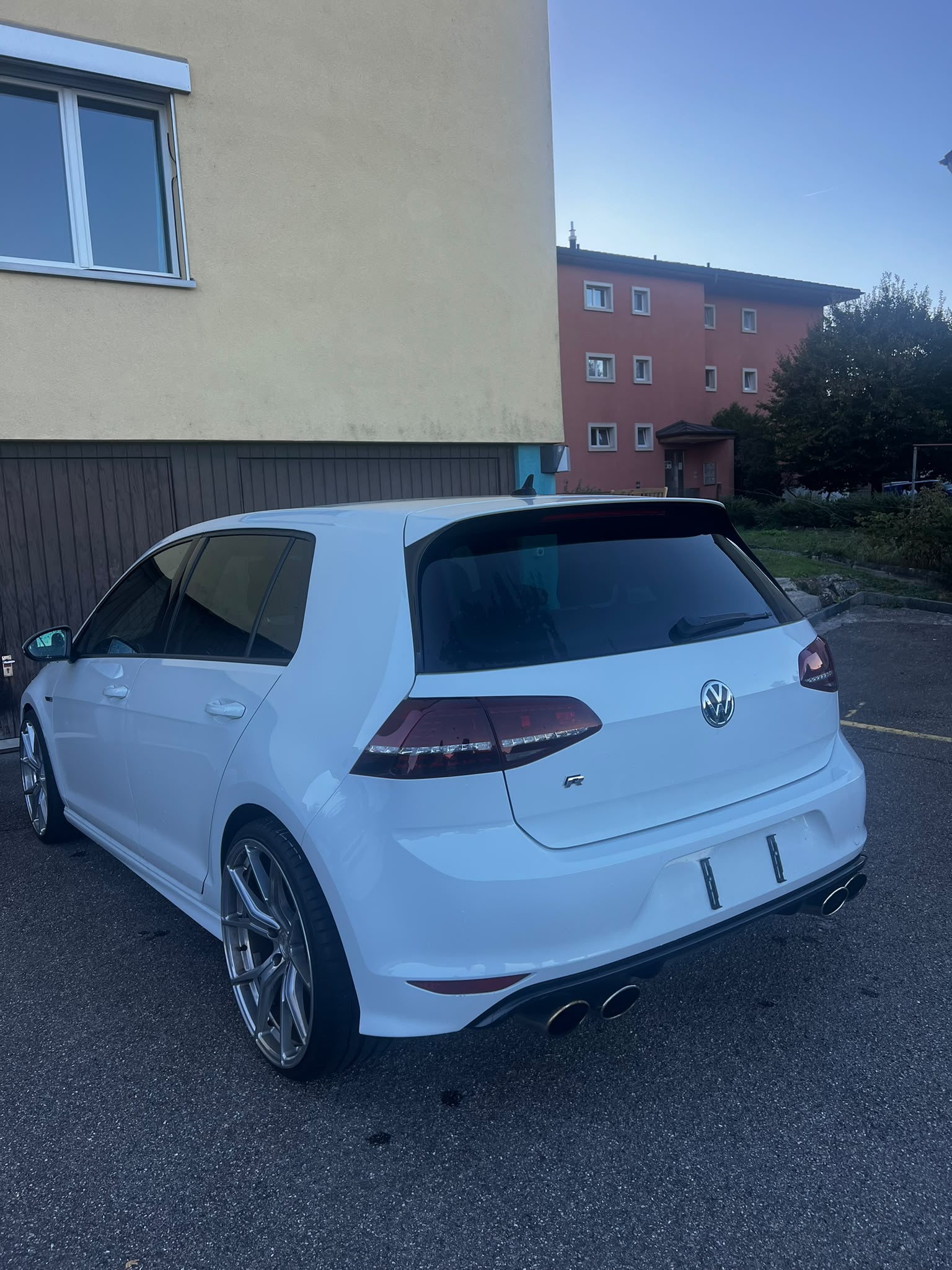 VW Golf 2.0 TSI R 4Motion DSG-image-11