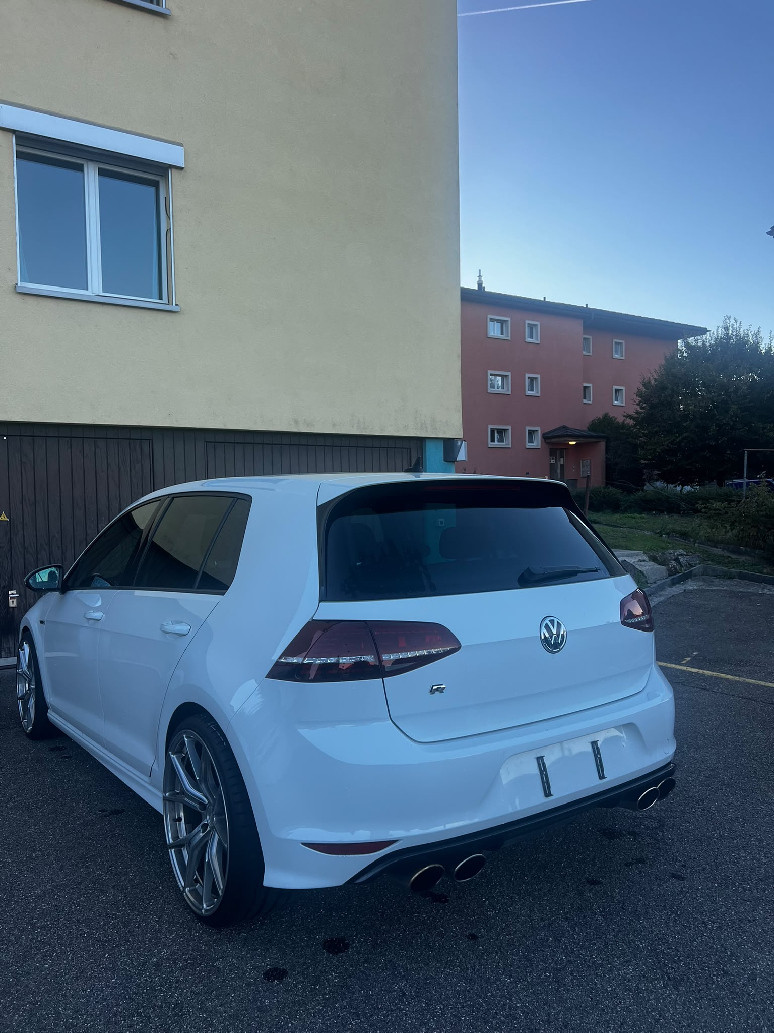VW Golf 2.0 TSI R 4Motion DSG-image-9