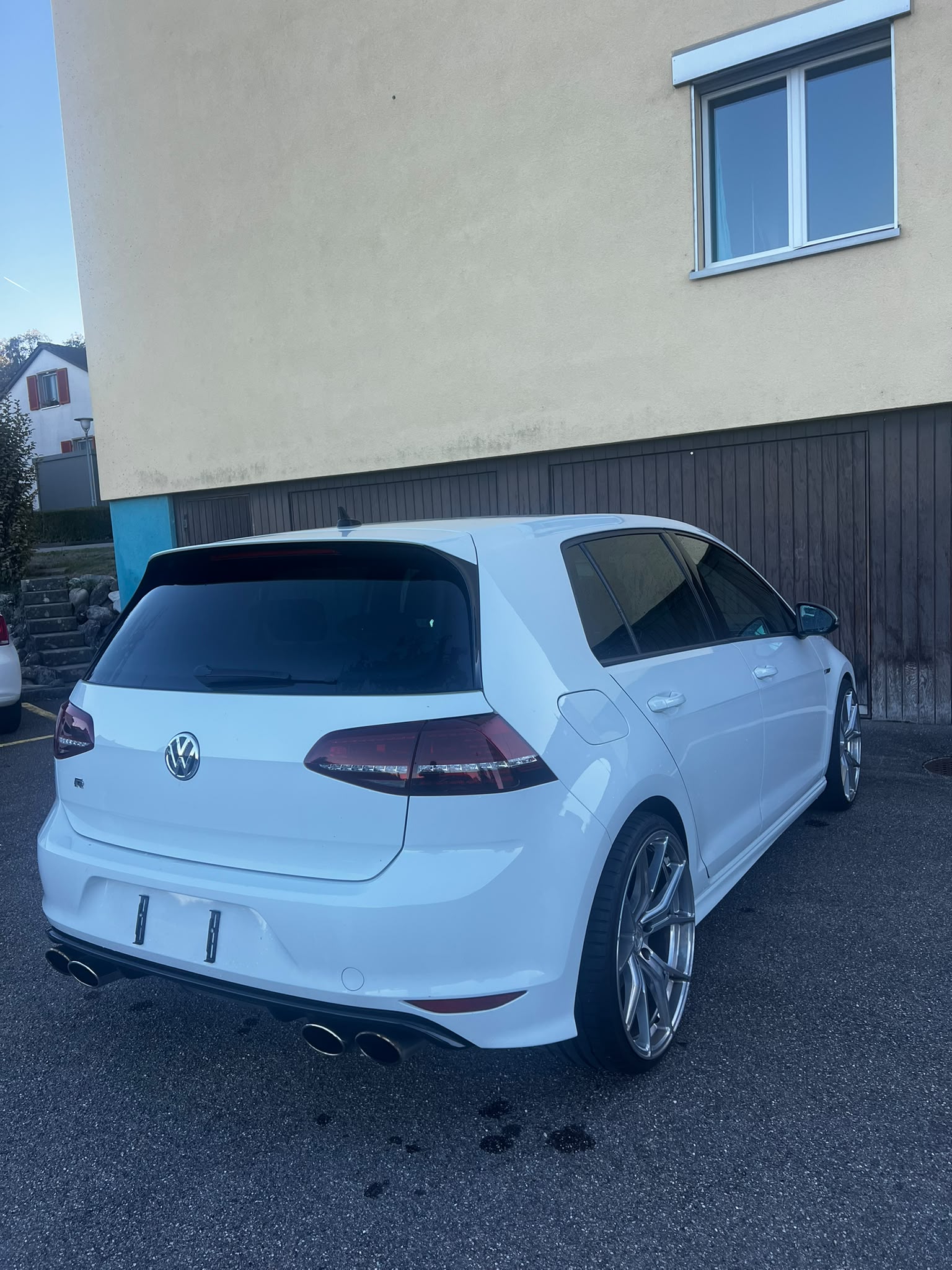 VW Golf 2.0 TSI R 4Motion DSG-image-8